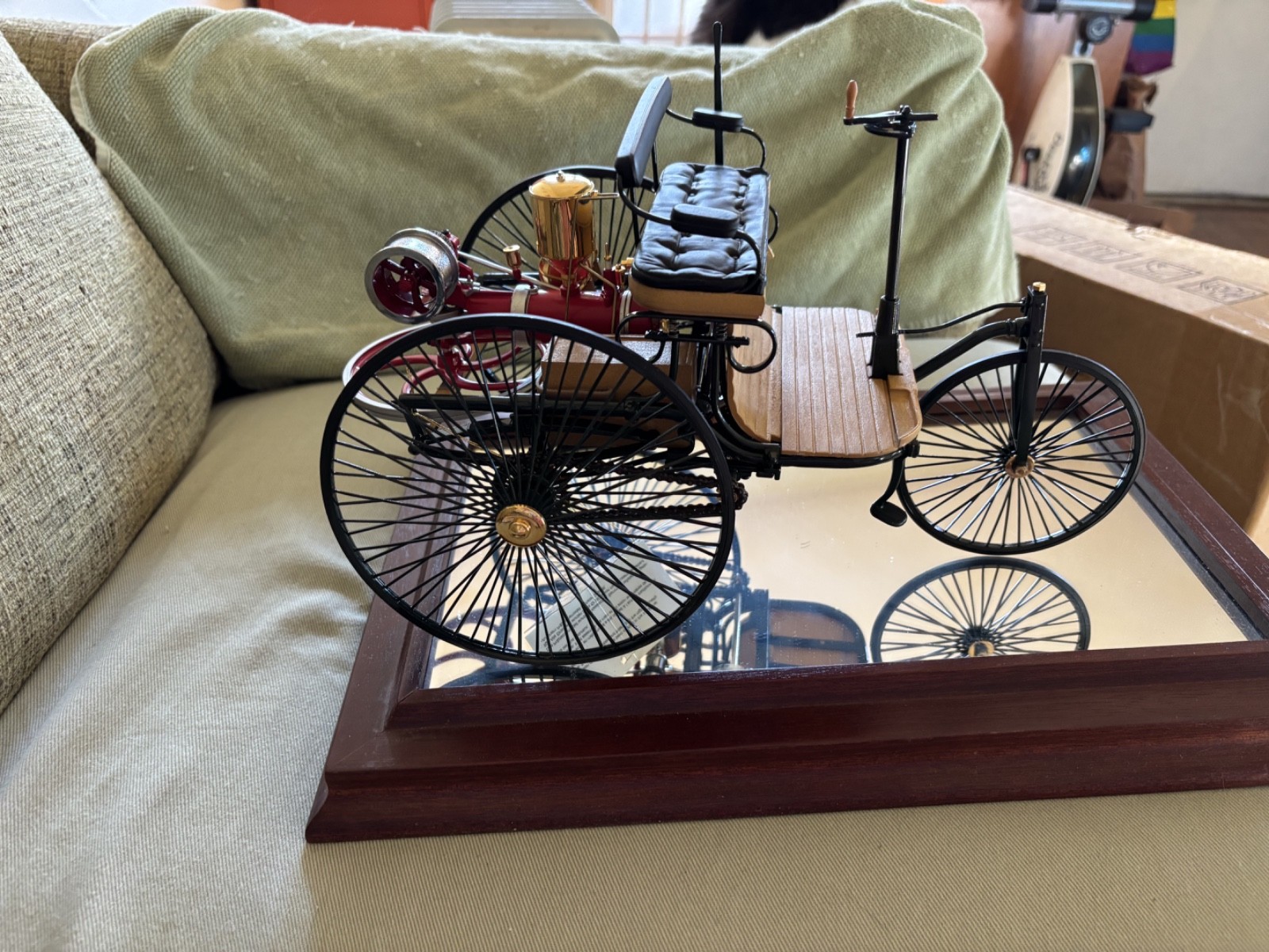 Franklin Mint 1886 Benz Motorwagen 1:8 Diecast w/ Glass Display Case – Excellent