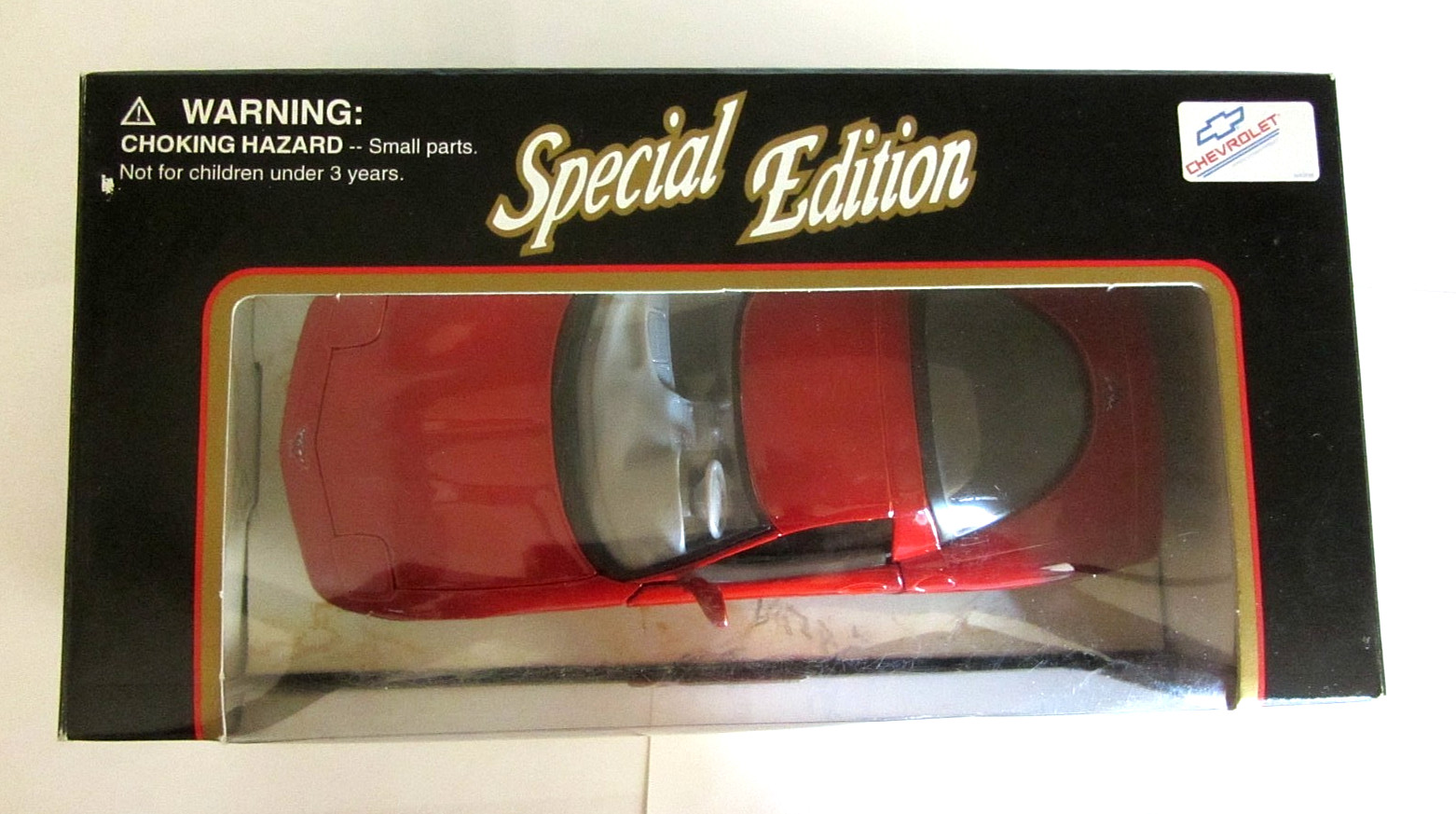 LOT OF 2 1992 RED CHEVY CORVETTE ZR1 1:18 & 1997 RED CORVETTE 1:24 BY MAISTO
