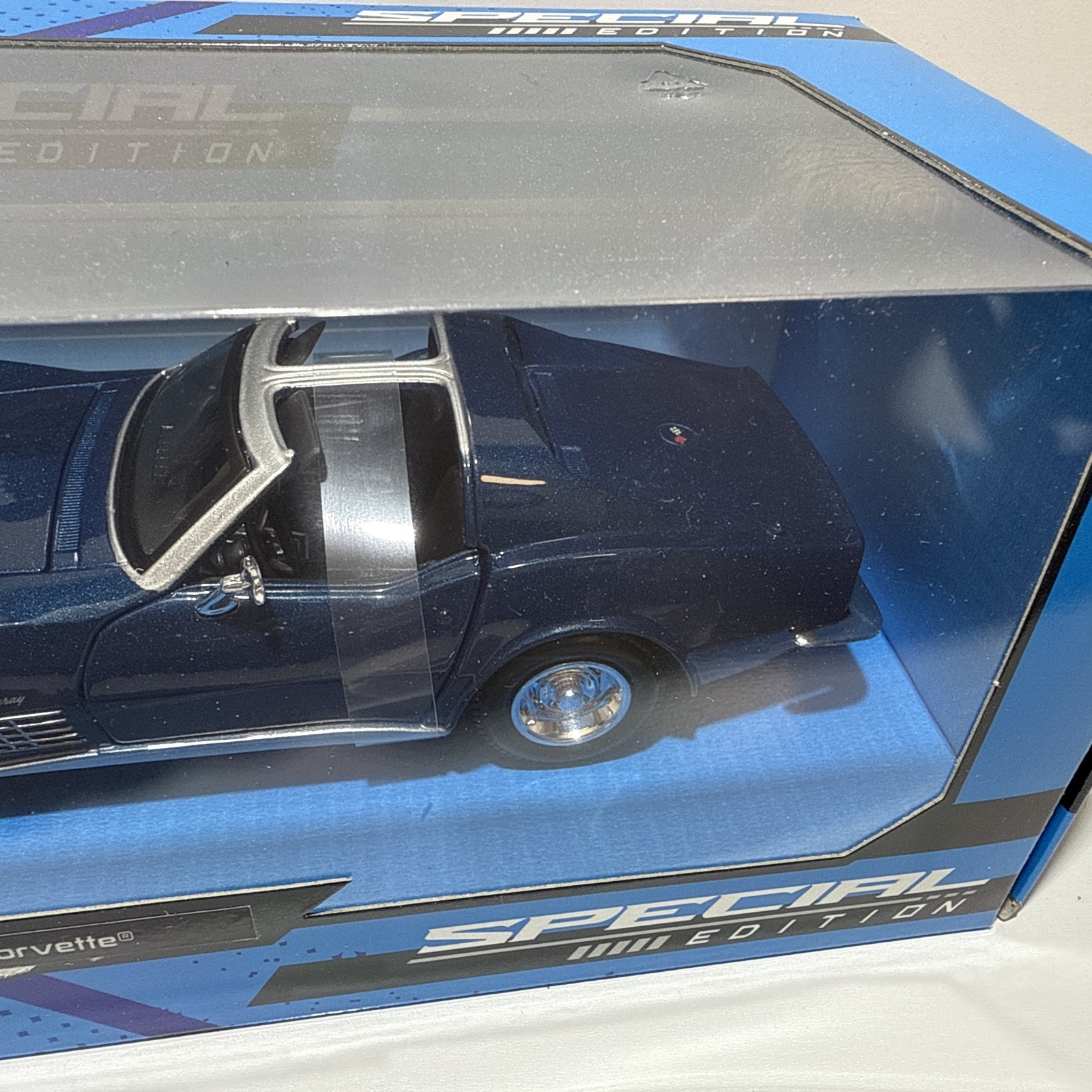 1970 CHEVROLET CORVETTE CONVERTIBLE BLUE 1/24 DIECAST MODEL CAR BY MAISTO 31202