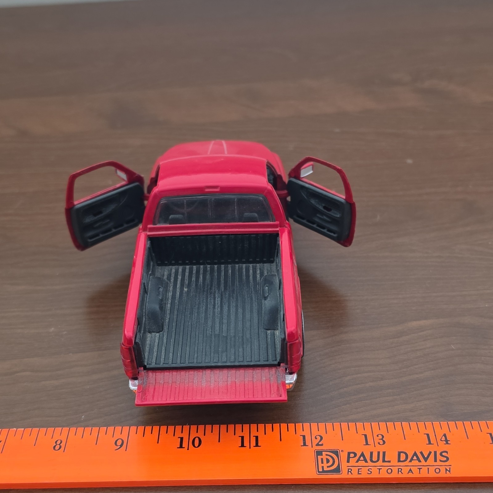 1/46 MAISTO TRUCK 1990’S DODGE RAM 1500 PICKUP TRUCK RED