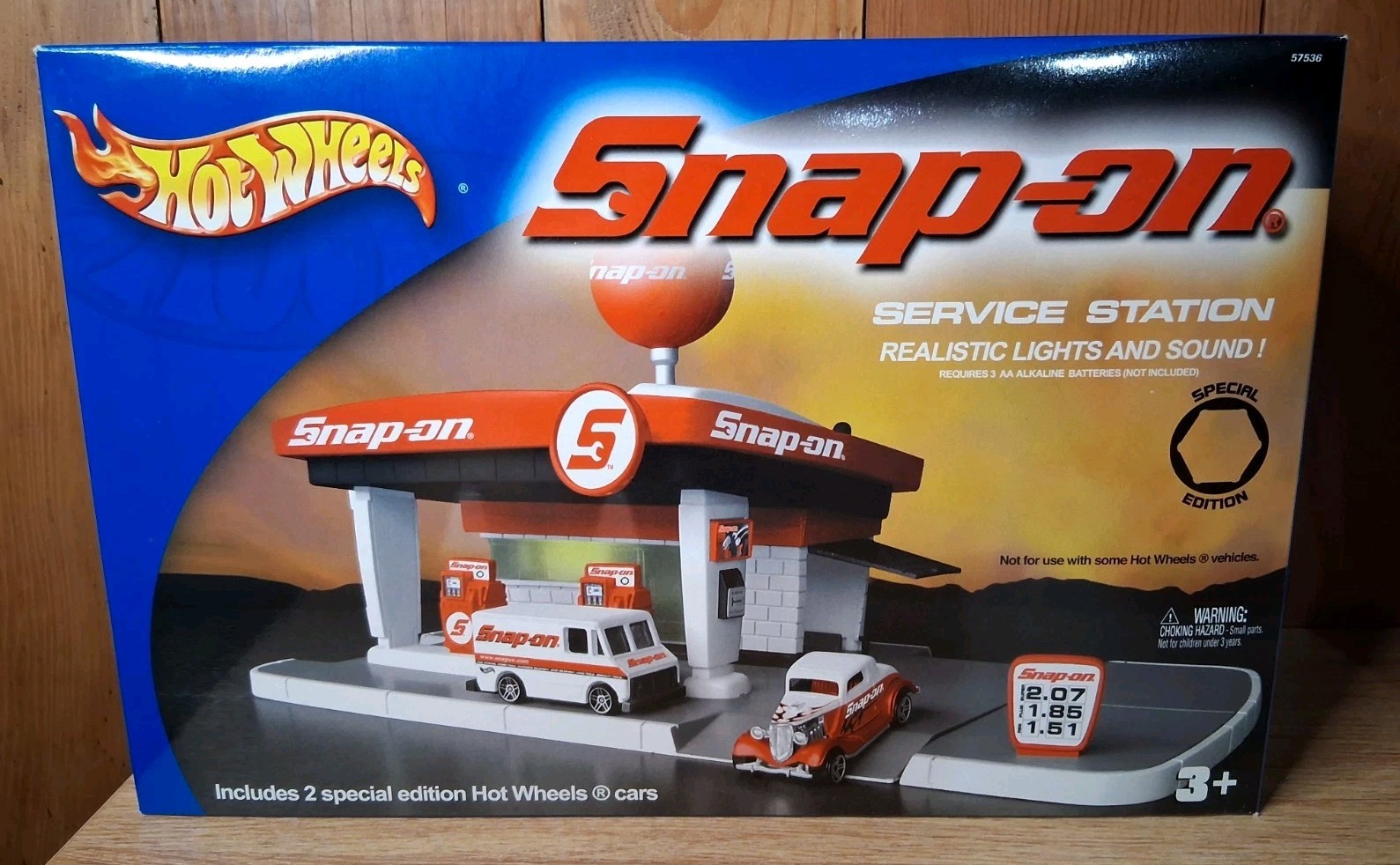 New Hot Wheels Snap-On Service Station Play Set With Cars
