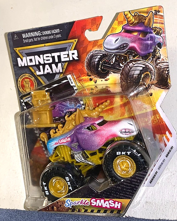 SPIN MASTER 2026 DIECAST MONSTER JAM GOLD TROPHY CARD SERIES #01 4 TRUCK SET NEW