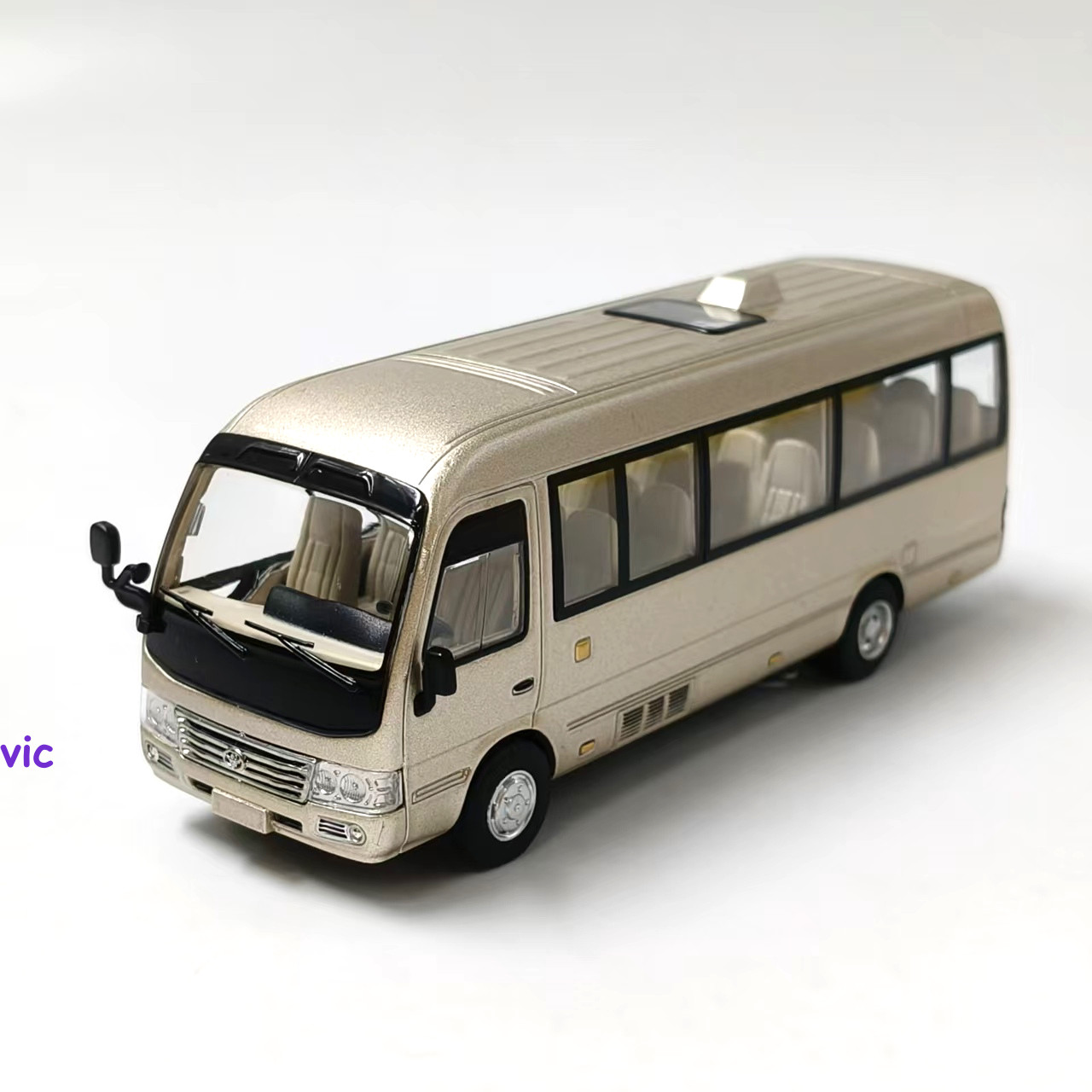 1/64 Scale Coaster 2013 Minibus Alloy Diecast Model – Collectible Car Ornament
