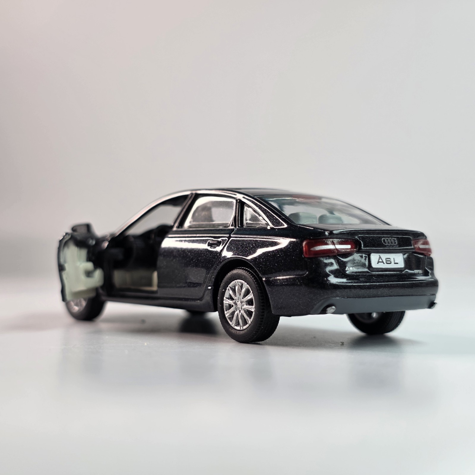1:64 Era CAR 05 – Audi A6L Black