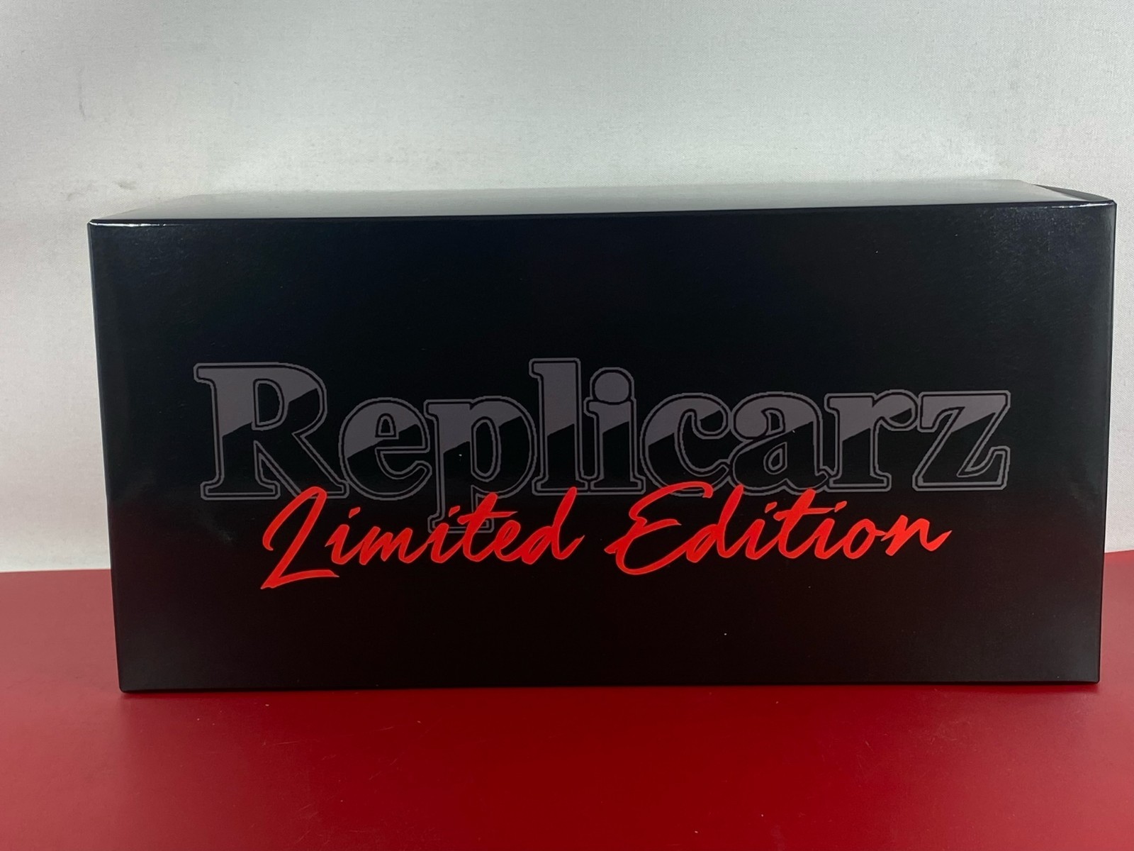 1/18 Replicarz 1990 Domino’s Indy 500 Win Aurie Luyendyk 18060 Limited