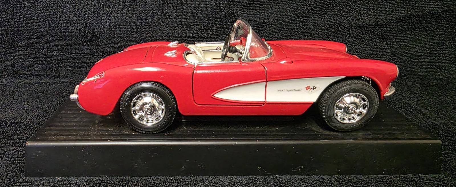 Vintage Road Legends 1957 Chevrolet Corvette 1:18 Die Cast Car Red NO BOX