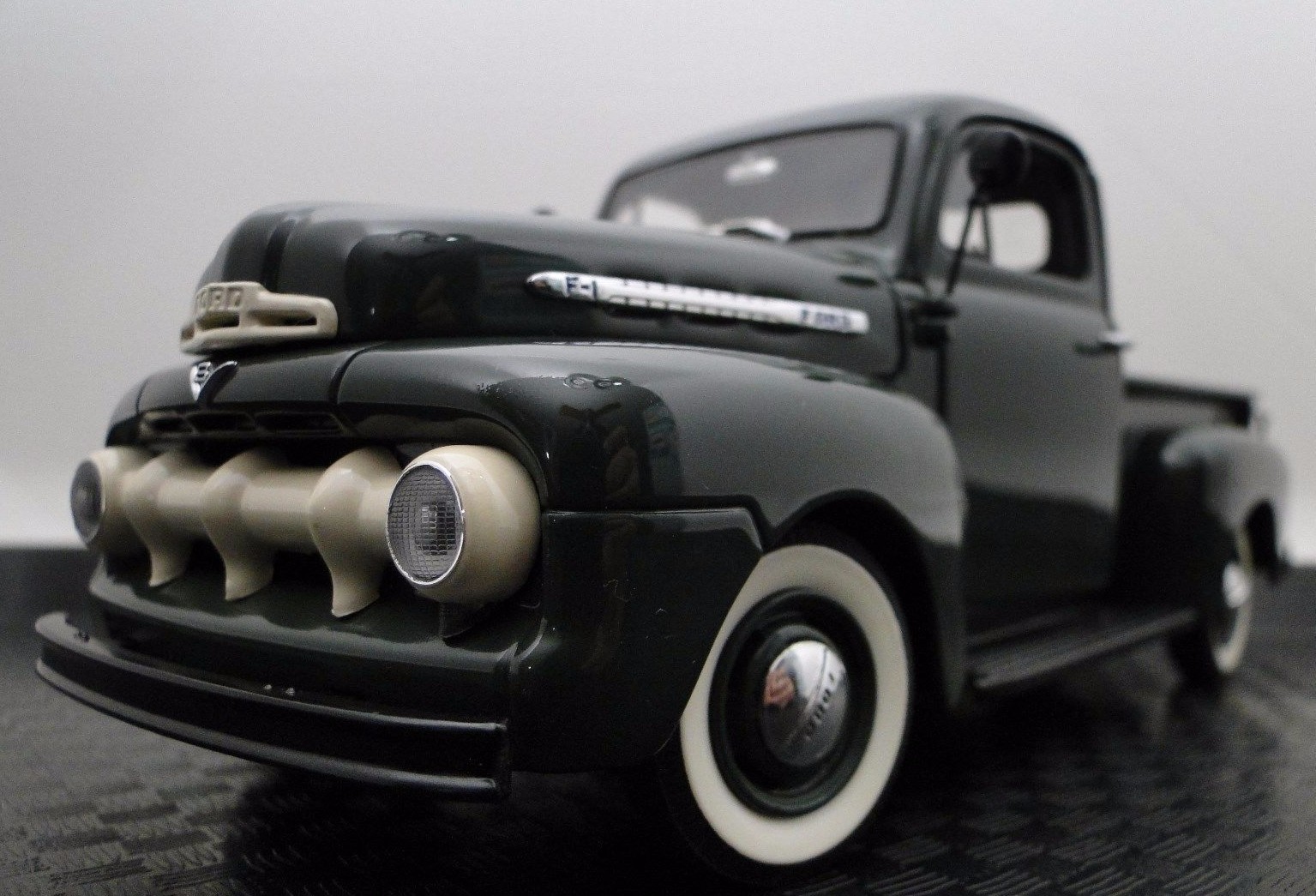 Ford1 24Pickup Truck18Wagon Vintage Classic Custom Built Metal Body Model Car