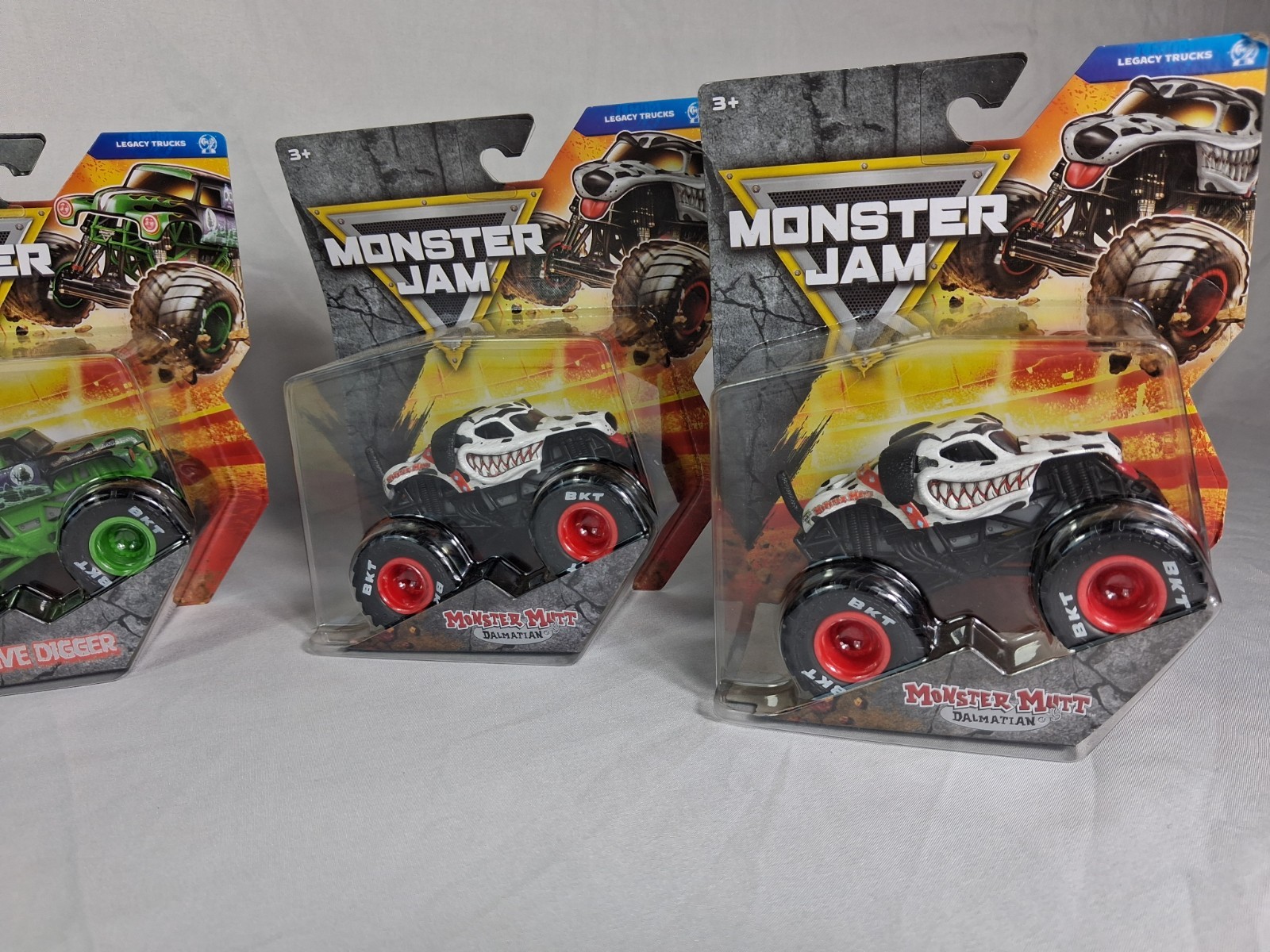 Lot of 5 Monster Jam 1:64 Diecast Trucks Blue Thunder Grave Digger Monster Mutt