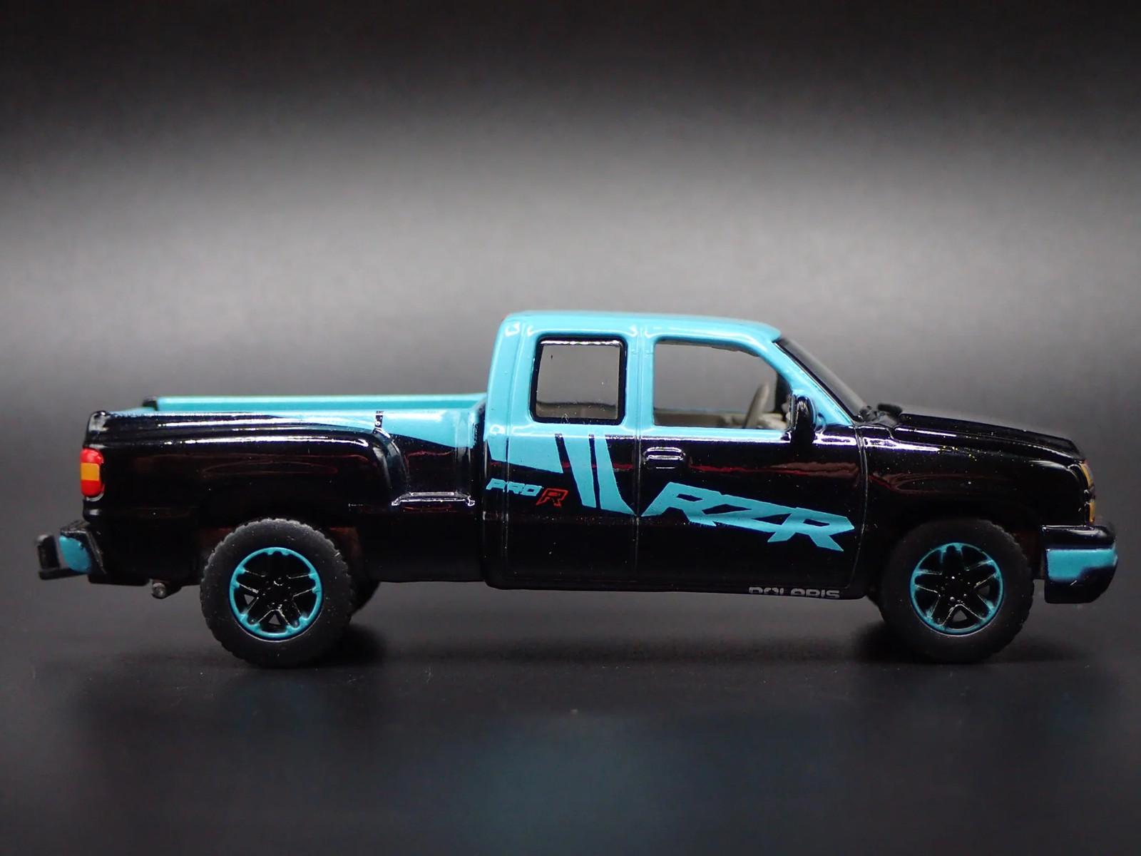 2003-2006 CHEVY CHEVROLET SILVERADO TRUCK SS CATEYE 1:64 SCALE DIECAST MODEL CAR