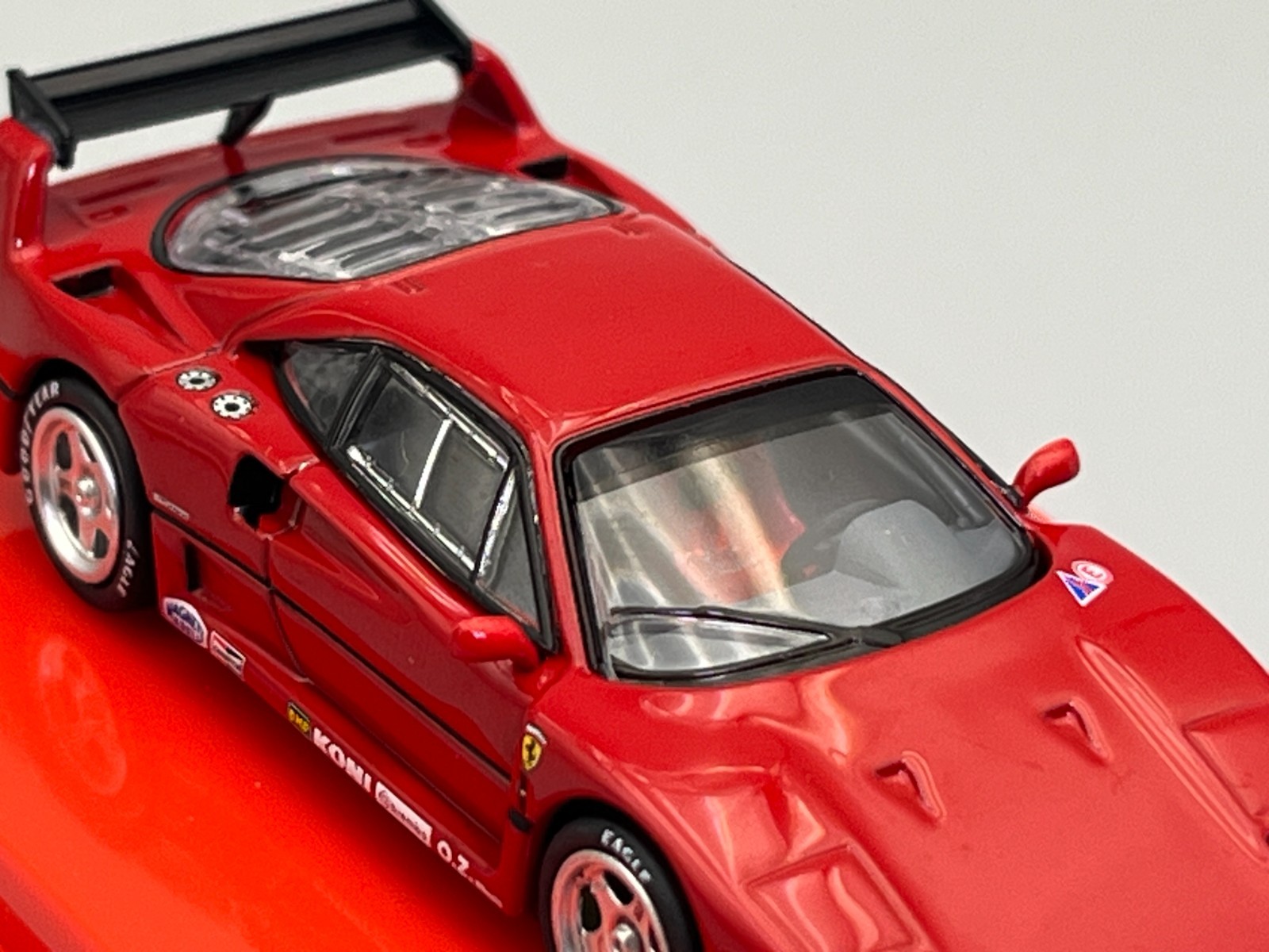 Ferrari F40 Rosso Corsa Tarmac Works Road64 1/64 scale with Display Case