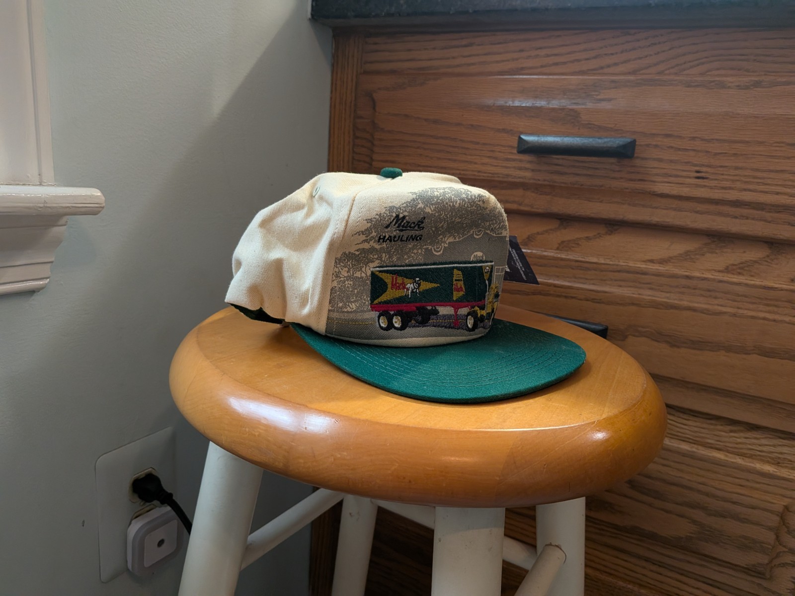 FIRST GEAR Mack Hauling Series No. 102 Bulldog With Mack Truckers Cap