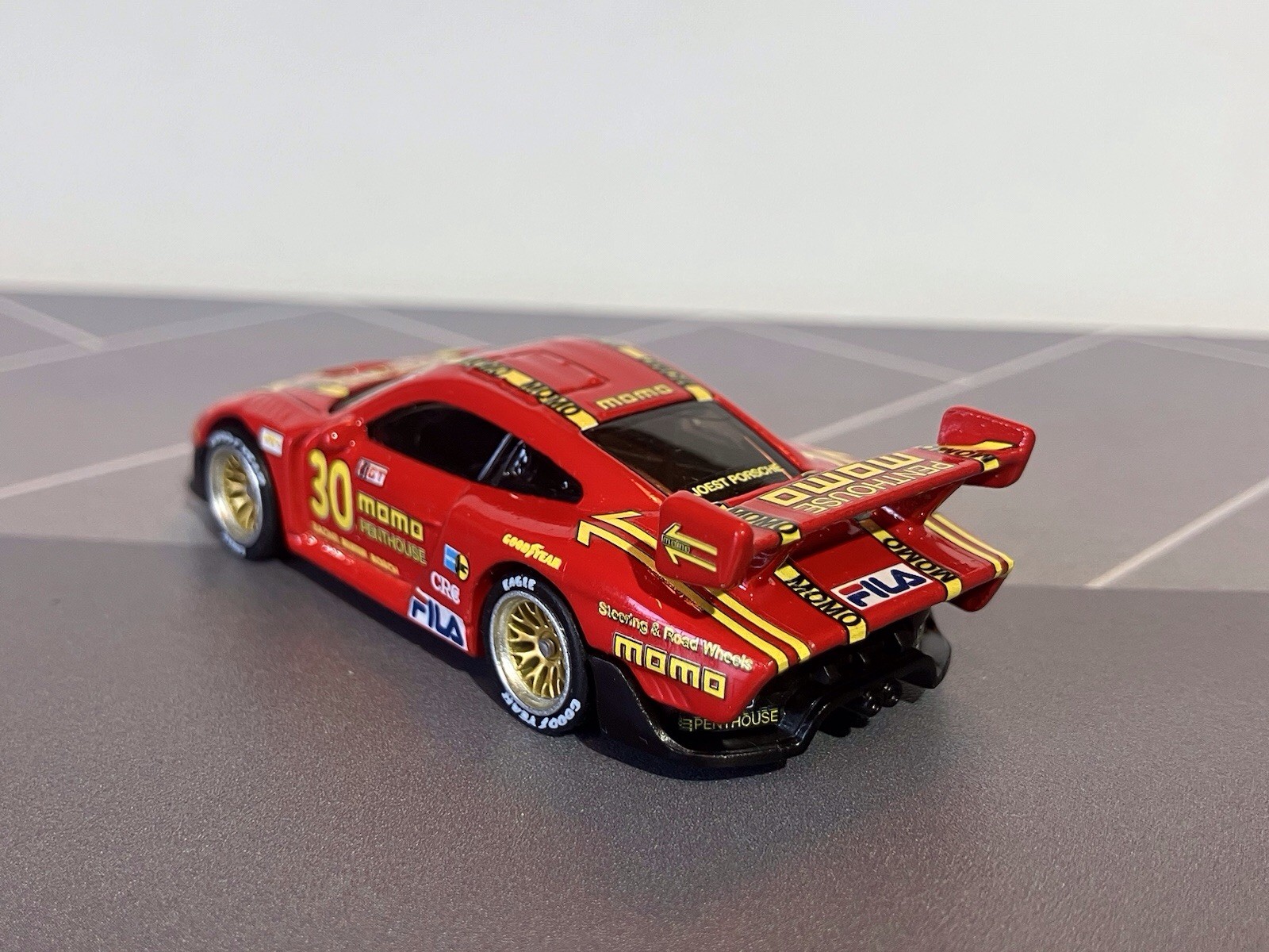 1/64 Custom Hot Wheels PORSCHE 935 w/real riders MOMO Custom