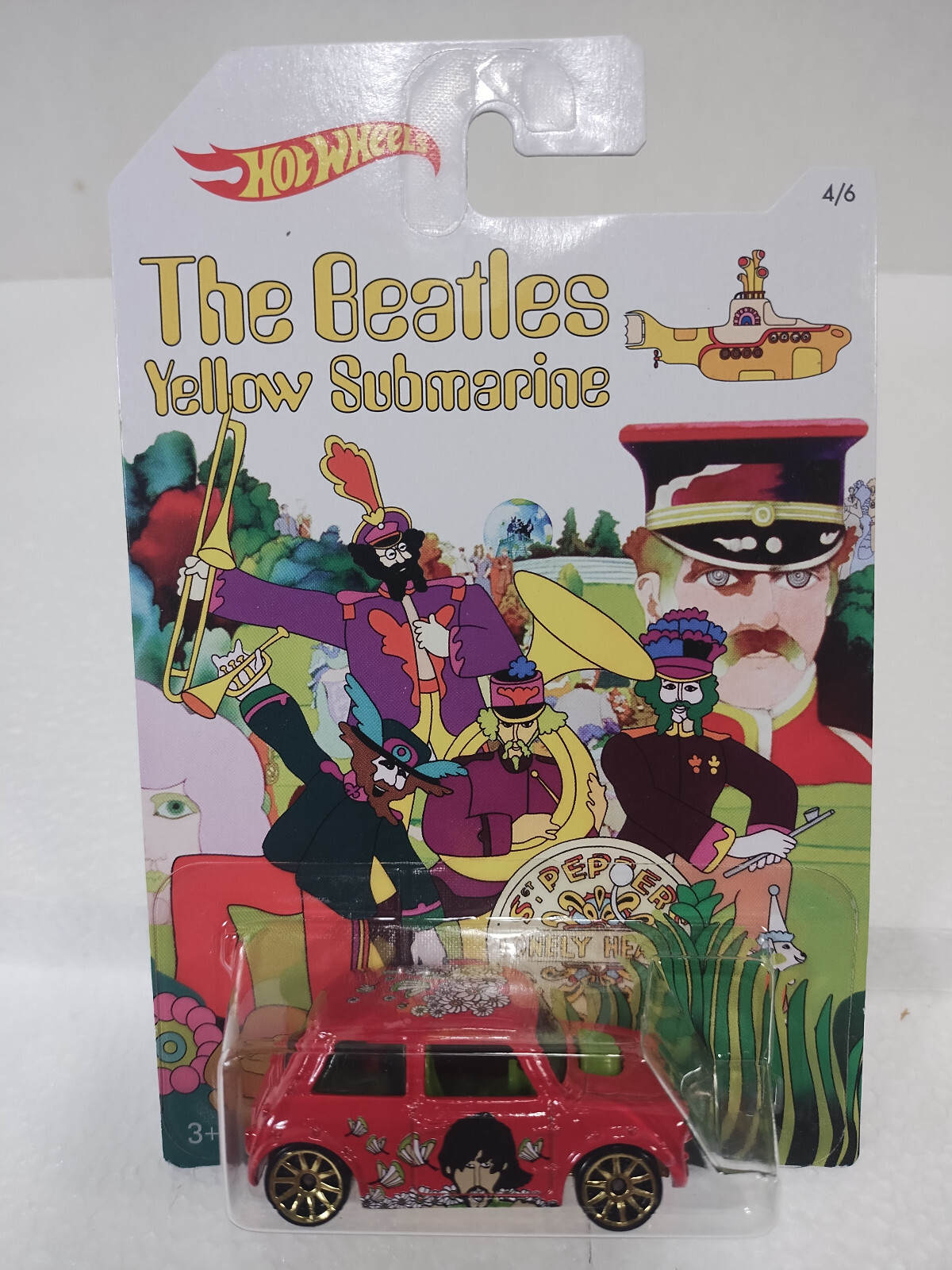 HotWheels 1:64-The Beatles Yellow Submarine-Set of 6 Diecast cars-New in Package