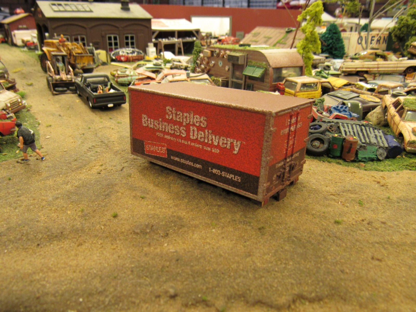 CUSTOM BUILT WEATHERED RUSTY JUNK YARD SEMI TRAILER PARTS CONTAINER 1:64/STAPLES
