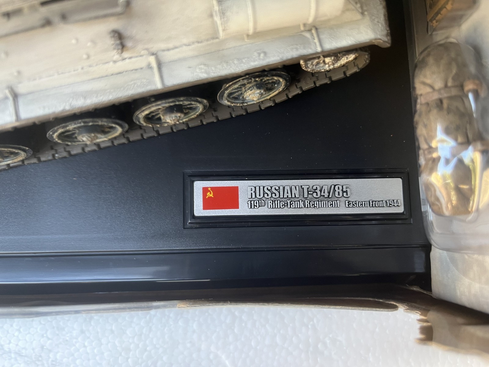 FORCES OF VALOR: Russian Tank T34/85, Eastern Front 1944, 1/32, “80218”