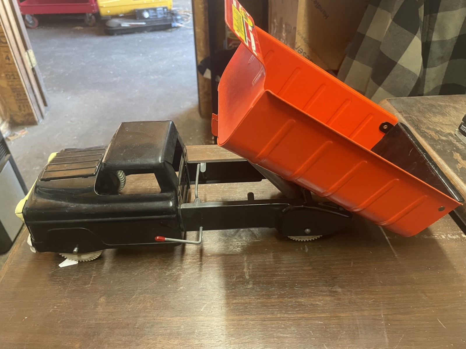 Vintage! 1940’s Louis Marx pressed steel, hydraulic dump Truck “WORKS”