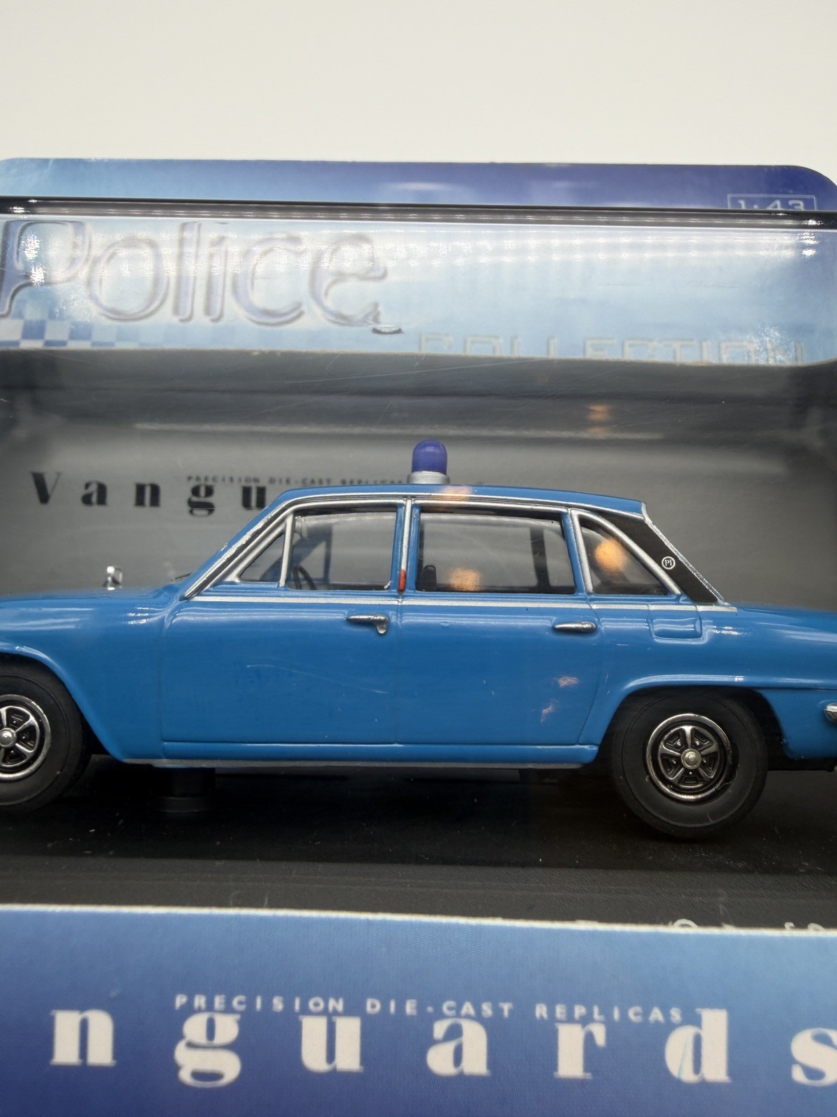 Lledo Vanguards VA08205 Triumph 2500 Met Police Divisional Area Car 1:43 Scale
