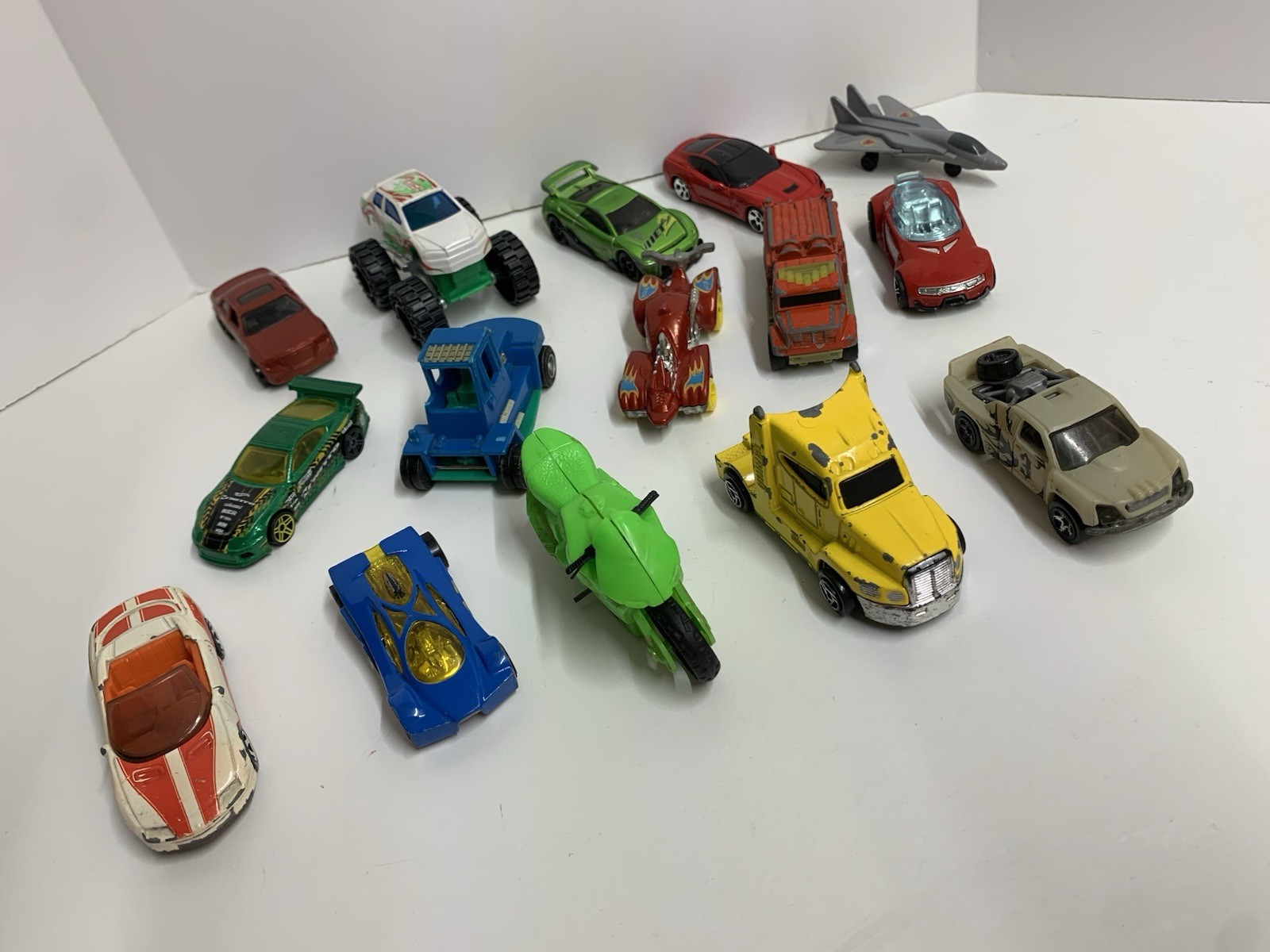 Lot Of 15 Toy Cars Die-cast And Plastic Hot wheels And Other Brands Preowned.