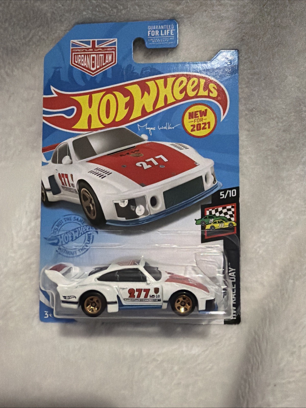 Porsche 935 Magnus Walker Urban Outlaw Red Hood Blue Base 2021 Hot Wheels