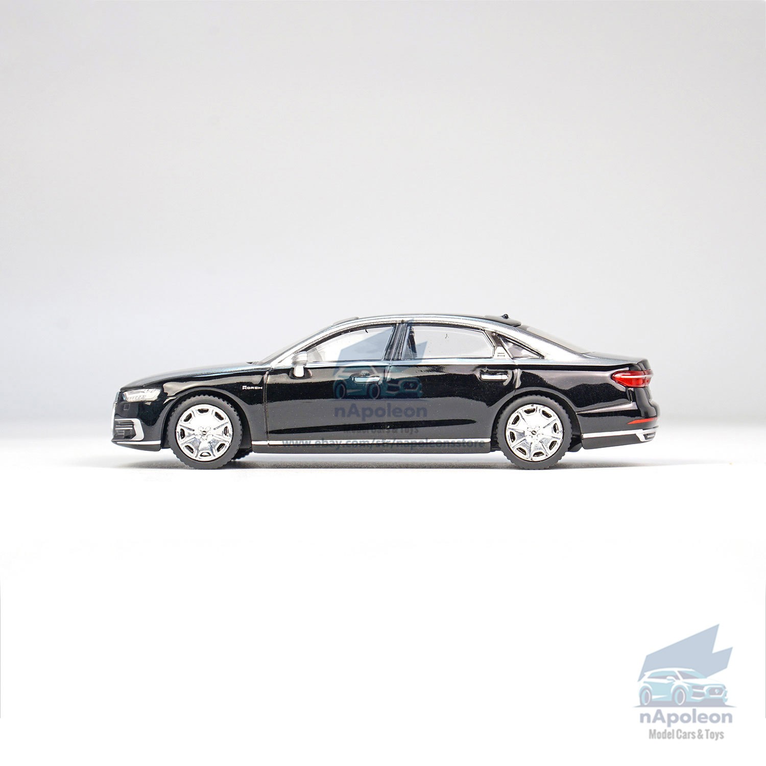 1:64 Audi A8L Horch 2021 Two-Tone Diecast Model Car Kids Gift Collection Display