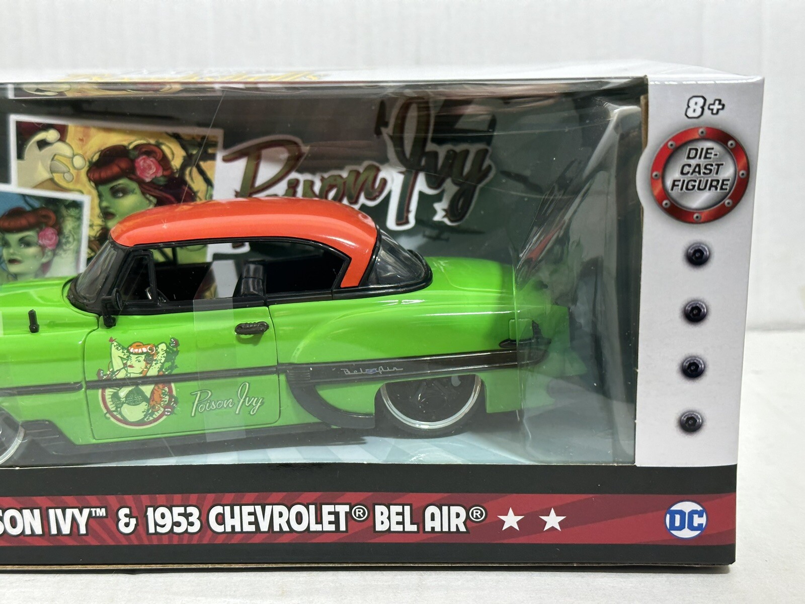 JADA 30455 DC COMICS BOMBSHELLS POISON IVY 1953 CHEVY BEL AIR 1:24 W / FIGURE 82