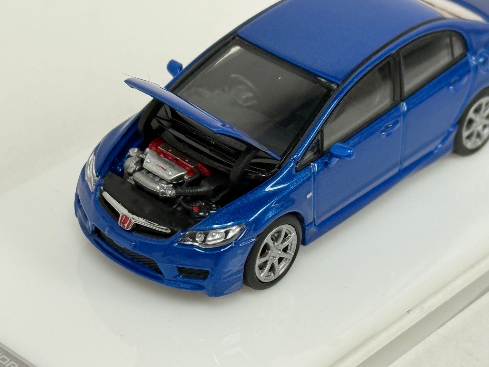 1/64 Motorhelix Honda Civic Type R ( FD2 ) in Pearl Blue. MIX 2. LAST ONE