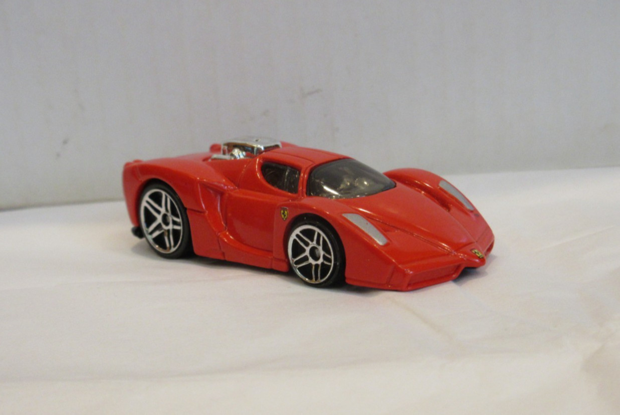 2004 HOT WHEELS ~ RED TOONED ENZO FERRARI ~ MINT ~
