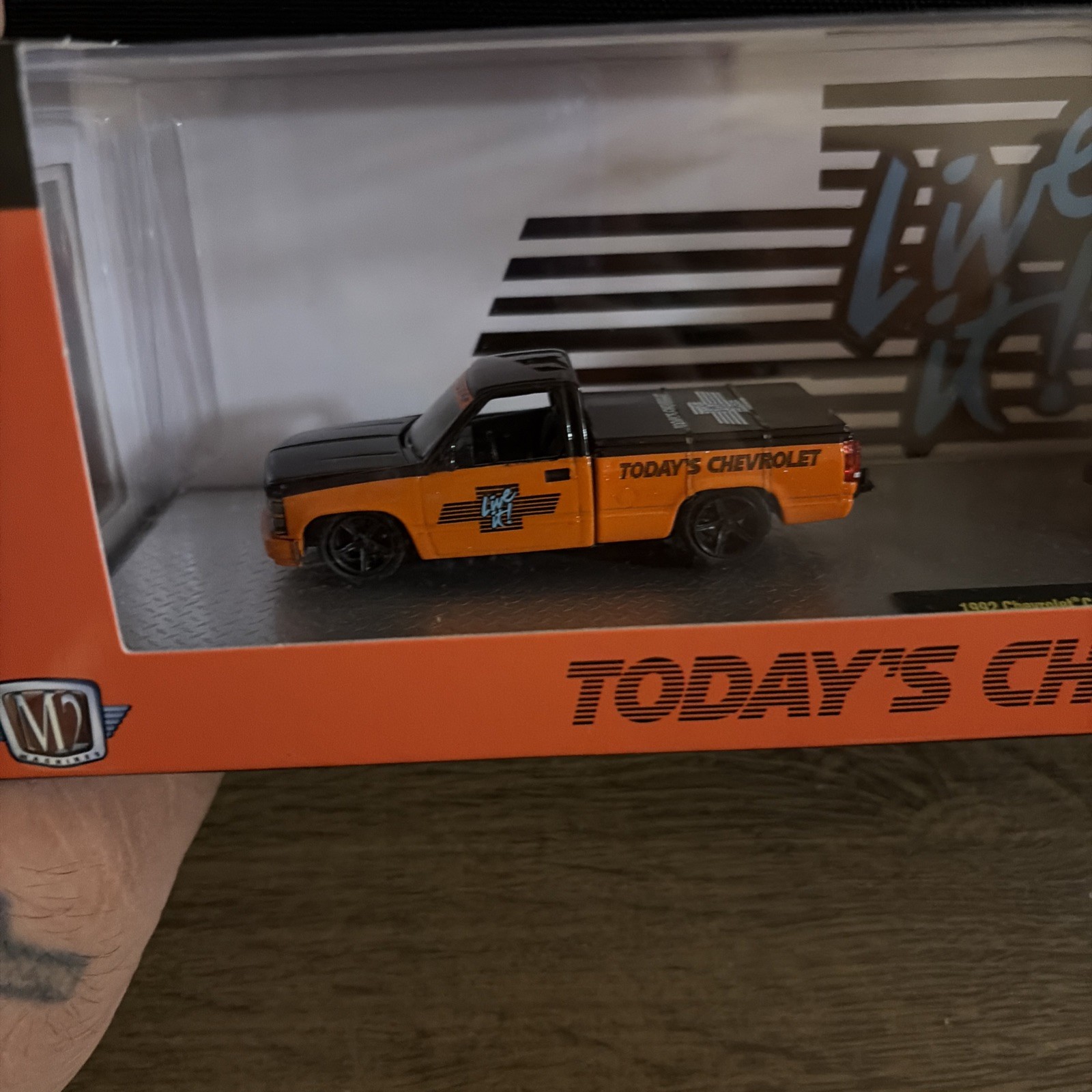 M2 Machines 1:64 1992 Chevrolet C1500 SS 454 & 1985 Camaro IROC-Z R93 25-38