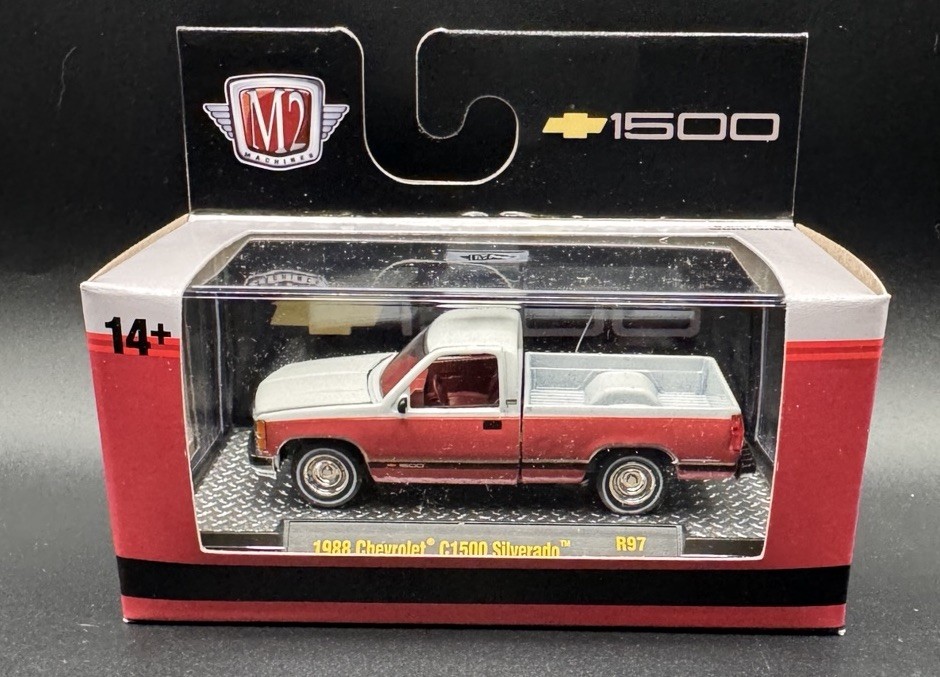 M2 Machines 1988 Chevrolet C1500 Silverado 32600-97 1/64