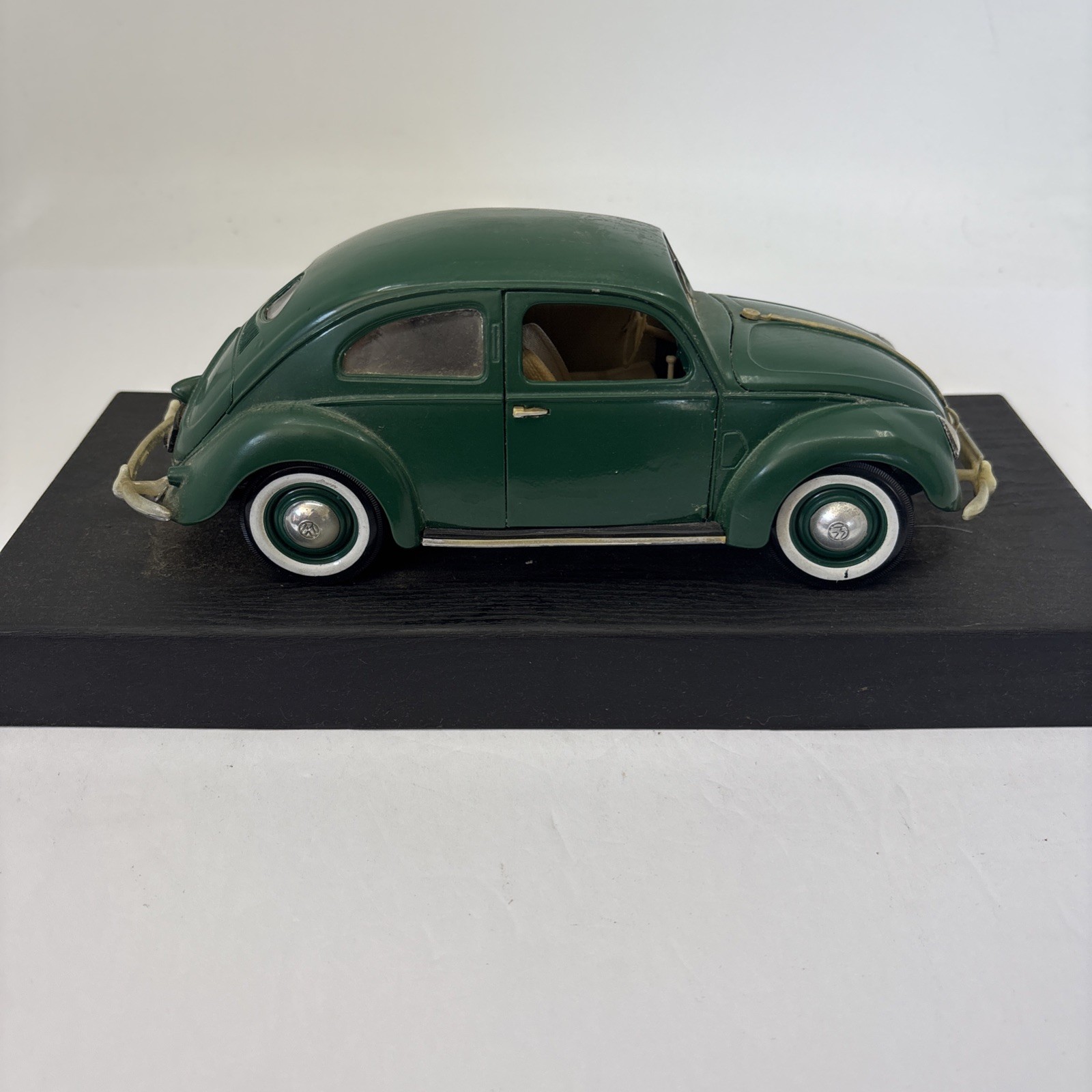 Maisto 1951 Volkswagen Export Sedan 1:18 Special Edition Green Auto Car NO BOX