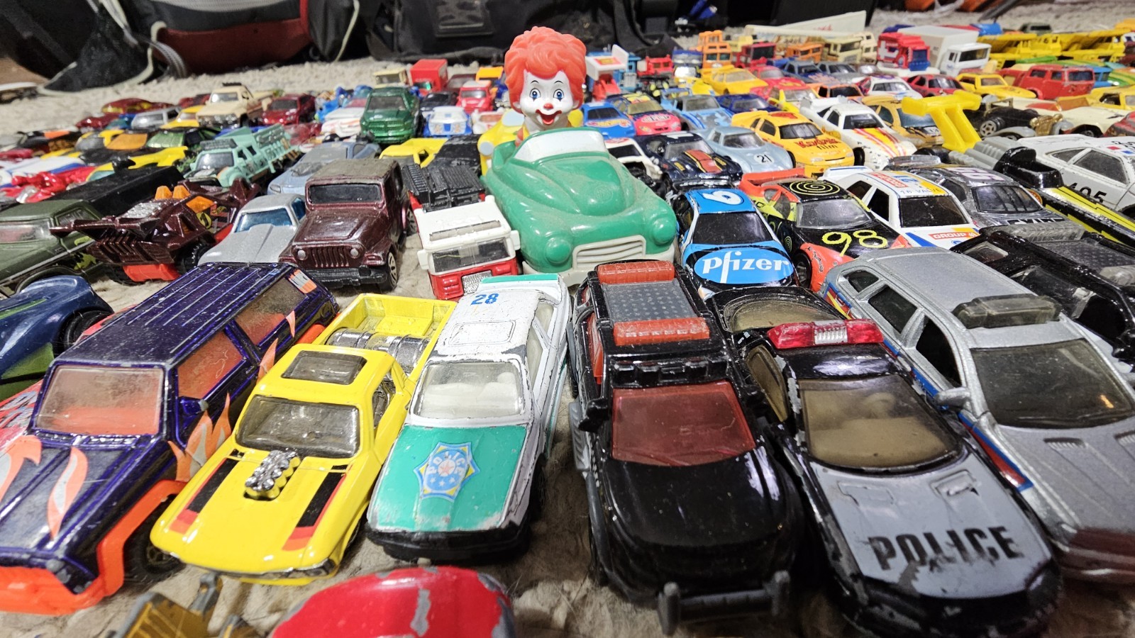 100 Hot Wheels Matchbox Tomica Cars Bulk Lot- Random Mixed Mystery Diecast Used
