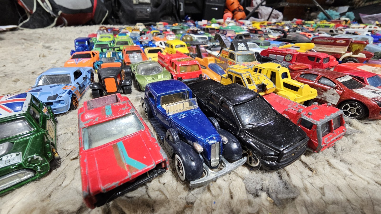 100 Hot Wheels Matchbox Tomica Cars Bulk Lot- Random Mixed Mystery Diecast Used