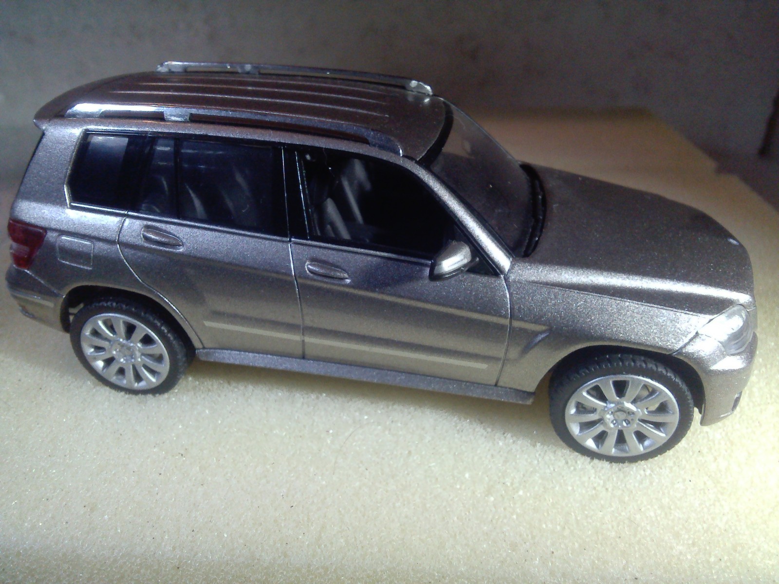 SCHUCO 1/43 Scale 2013-2015 MERCEDES BENZ GLK KLASSE SPORT UTILITY