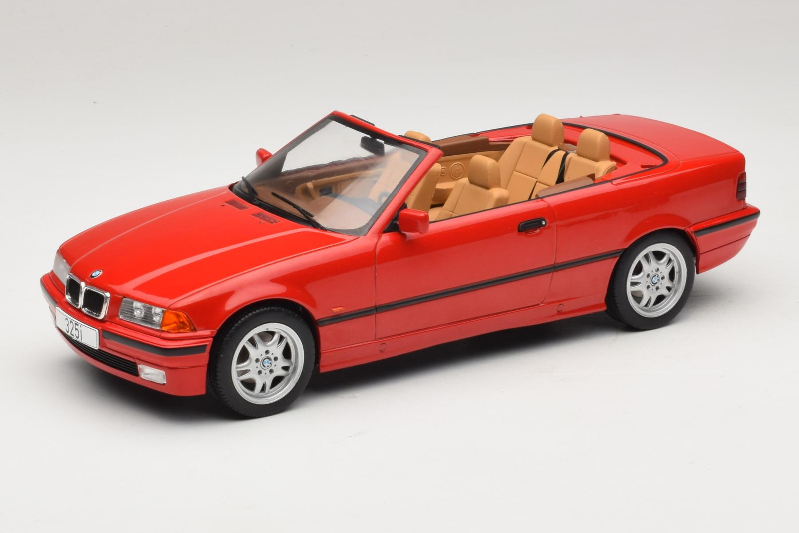 BMW 3 Series E36 Convertible 1:18 Red MCG | MCG18317