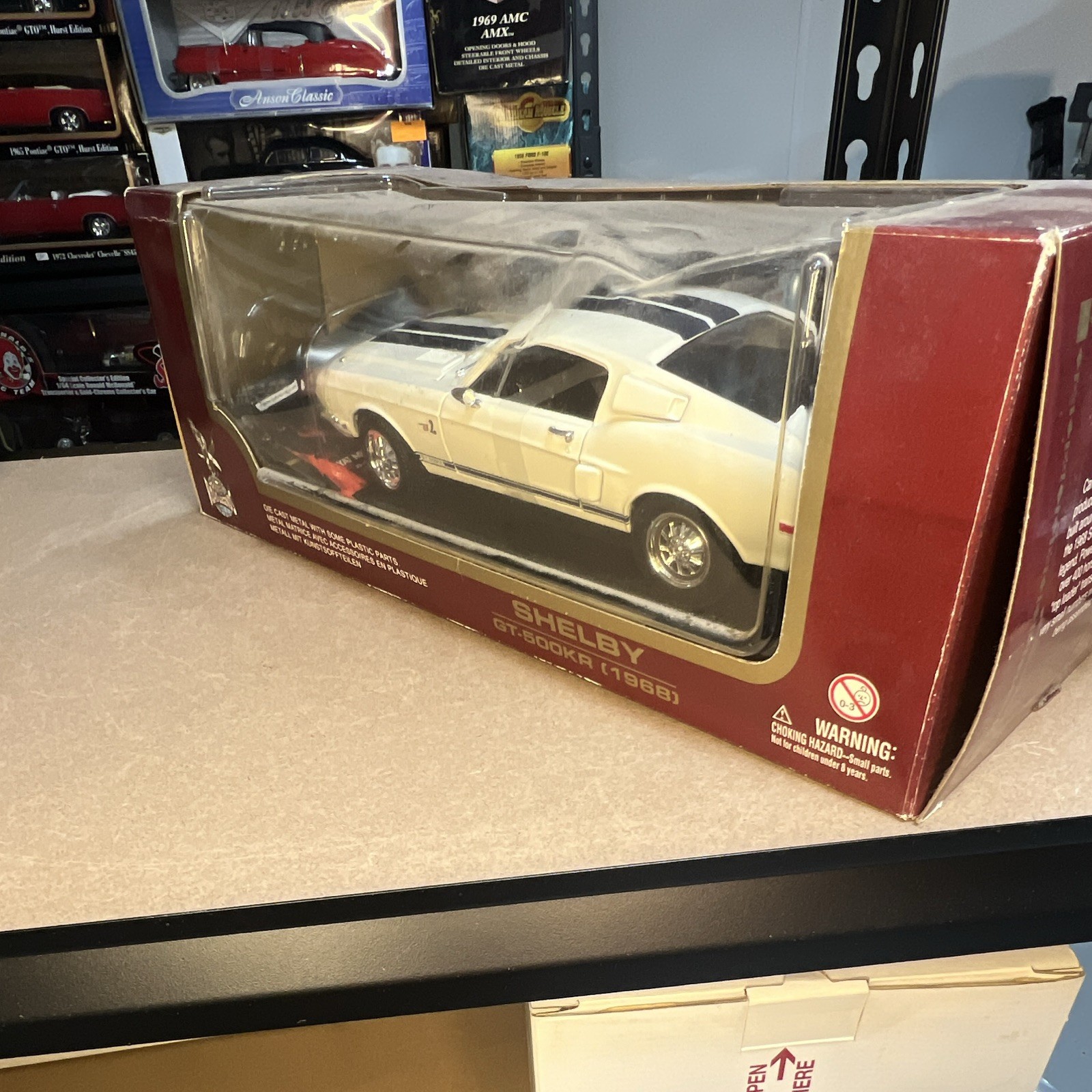 Road Legends 1968 Shelby GT-500KR 1:18 Diecast White/Blue Unopened Box