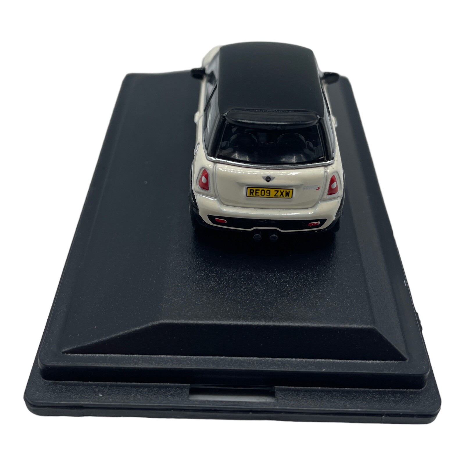 MINI Cooper S Hardtop R56 Pepper White with Black Roof Diecast car 1:76 OO Scale
