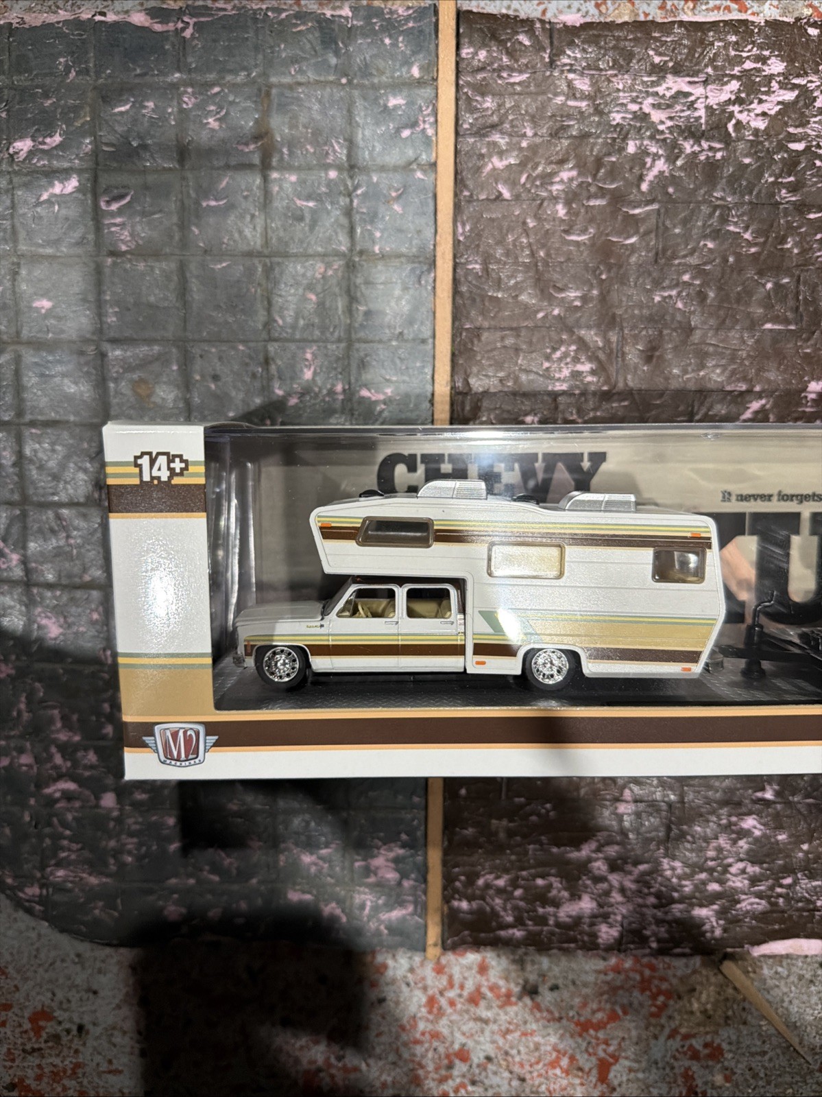 M2 MACHINES HAULER 1974 CHEVROLET CHEYENNE SUPER 30 CAMPER & 1974 K5 BLAZER