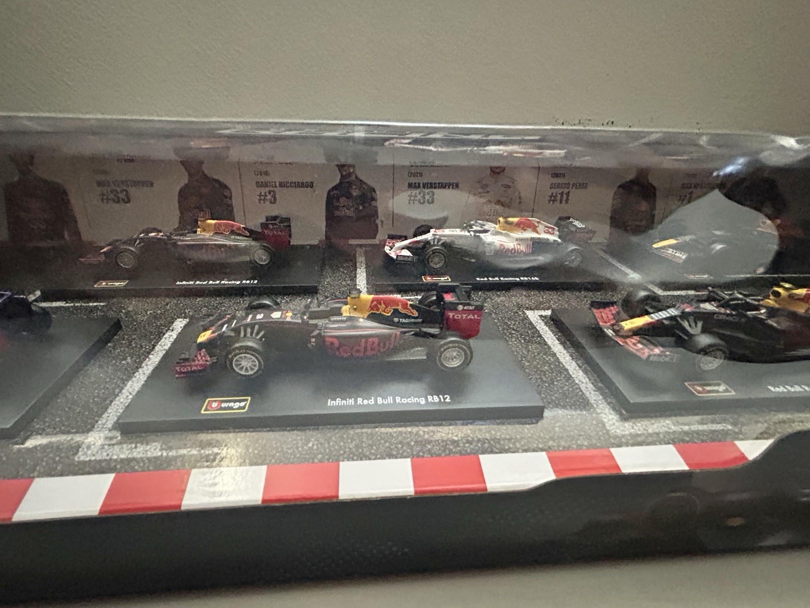 Burago Oracle Red Bull Racing Formula 1 1:43 Scale 6 cars
