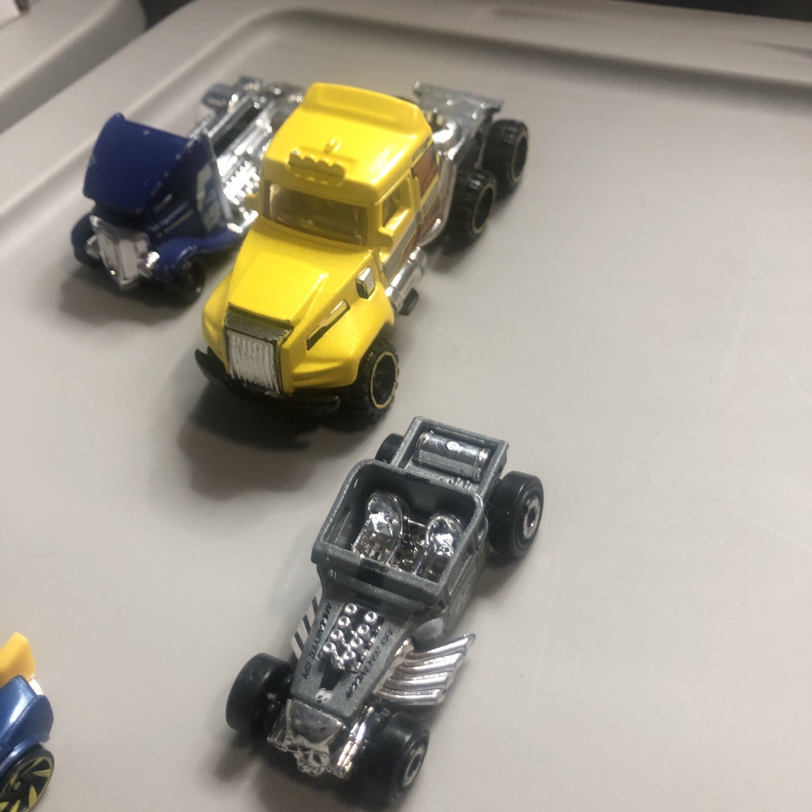 Hot Wheels Lot Of 17 Mixed Please See Photos