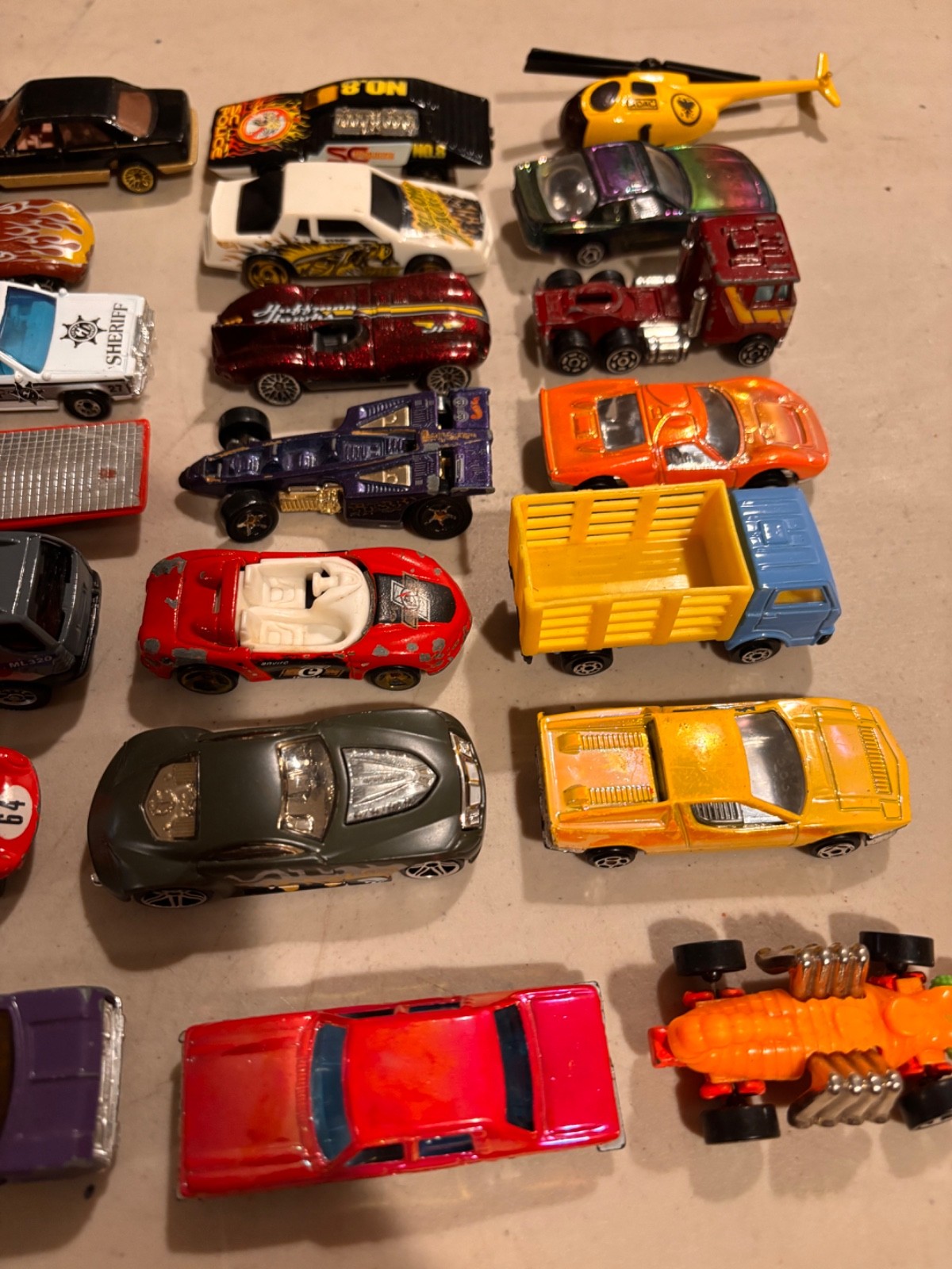 Lot of (42) Toy Vehicles Matchbox Hot Wheels Tonka & Other Misc. w/Carrying Case