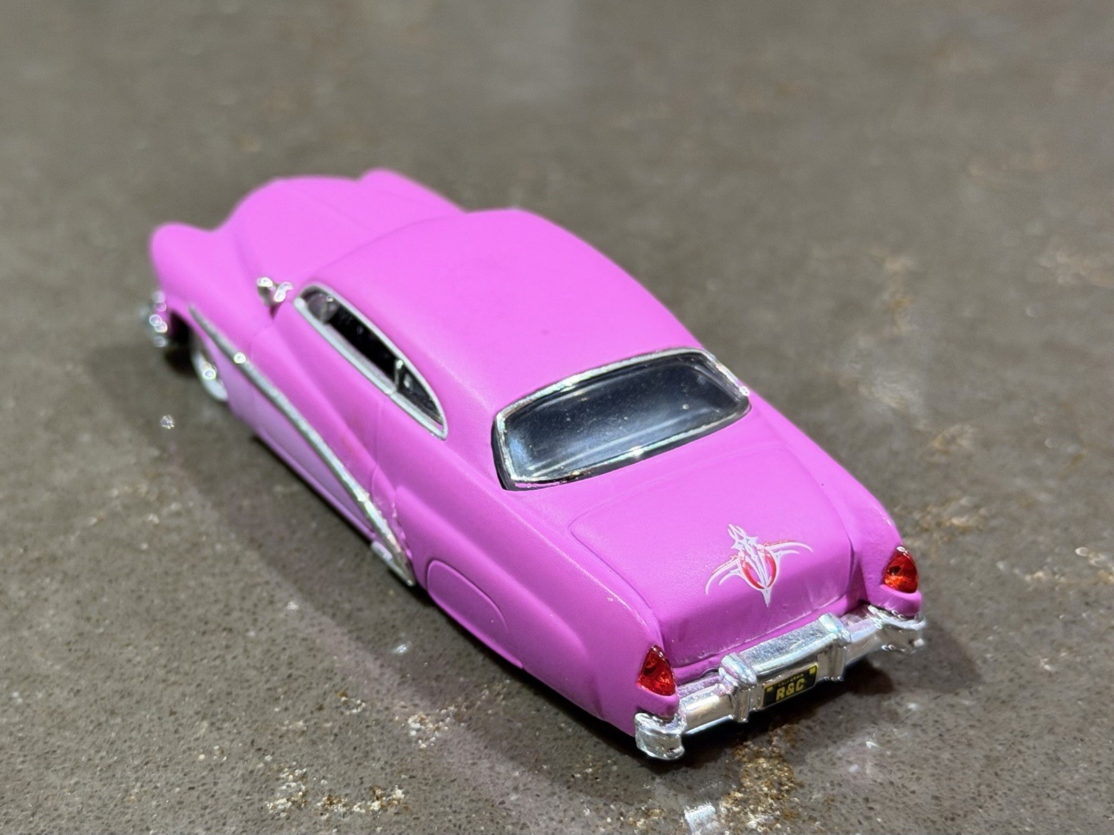 Hot Wheels 100% ROD & CUSTOM 51 MERC 1:64