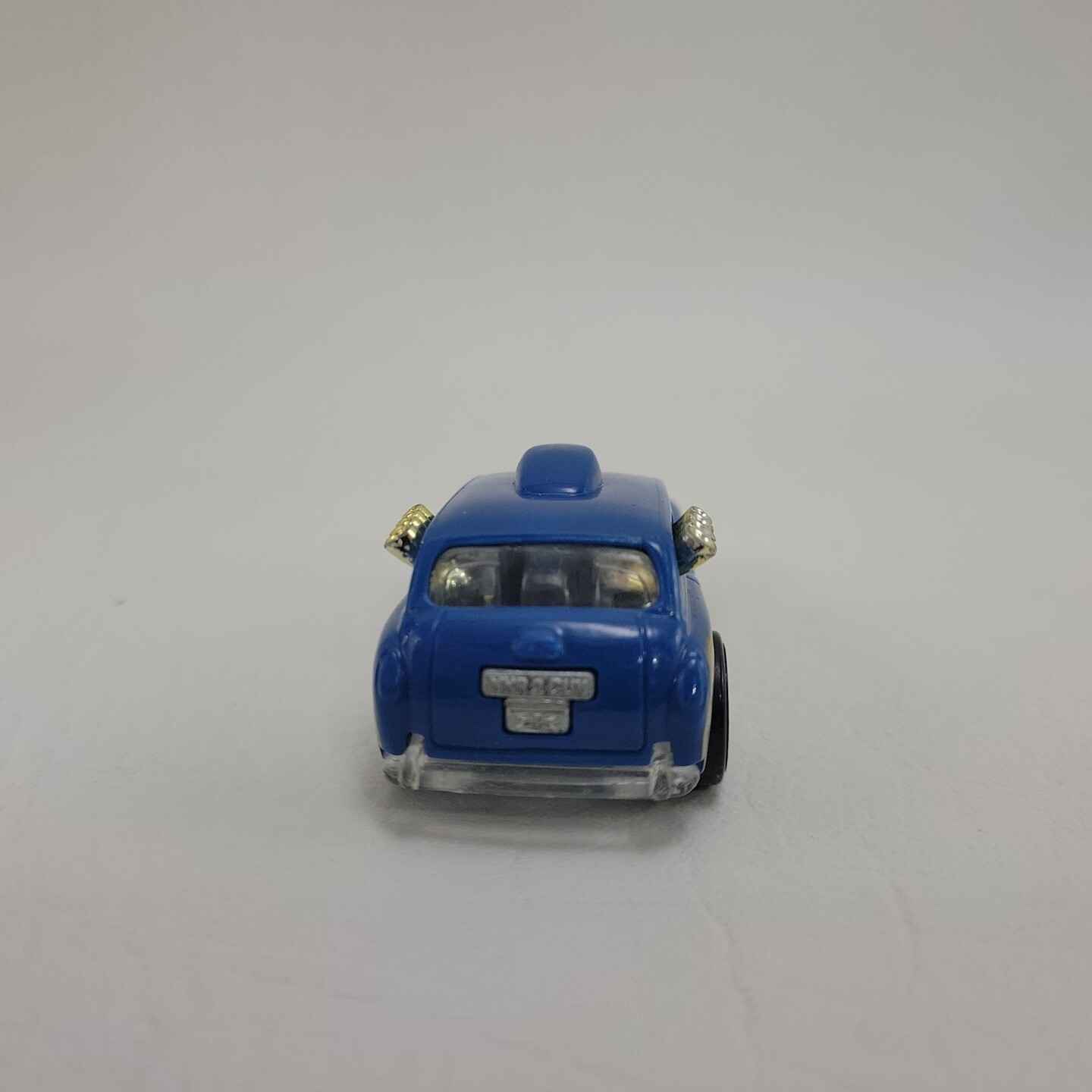 Hot Wheels 2005 Cockney Cab II. Blue, Yellow and White