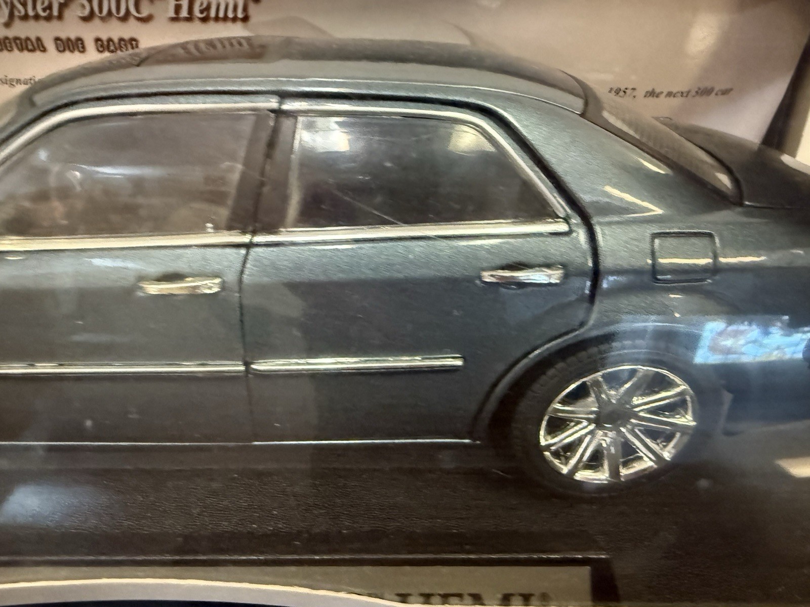 1/18 American Graffiti 2005 Chrysler 300C Hemi Gray