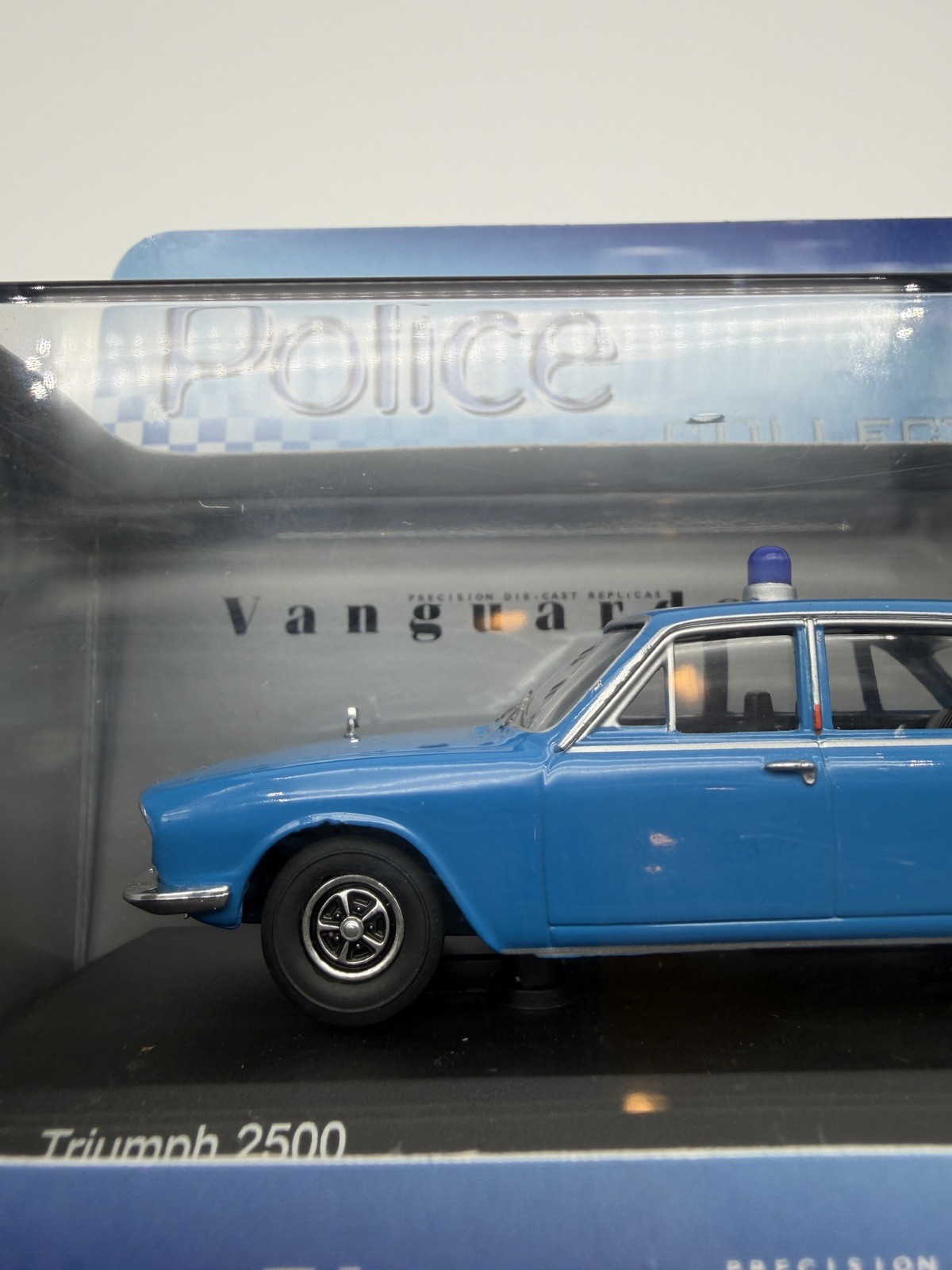 Lledo Vanguards VA08205 Triumph 2500 Met Police Divisional Area Car 1:43 Scale