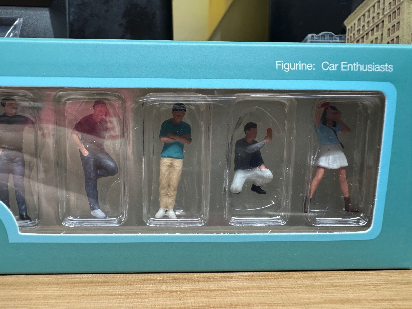 2025 Mini-GT Metal Diorama Figures: Set of (6) pcs CAR ENTHUSIASTS Item #MGTAC36