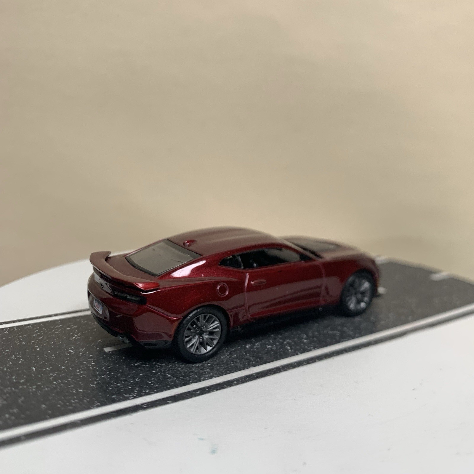 Auto World Modern Muscle 16-24 2022 Chevy Camaro ZL1 Dark Red Metallic 1:64 NM