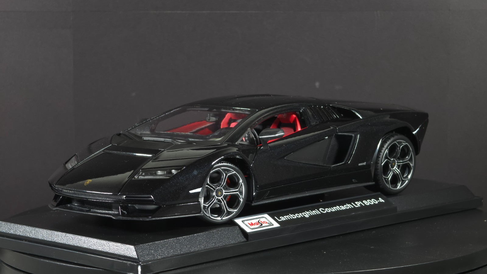 Lamborghini Countach LPI 800-4 1:18 Maisto Exclusive Style Special Edition Black
