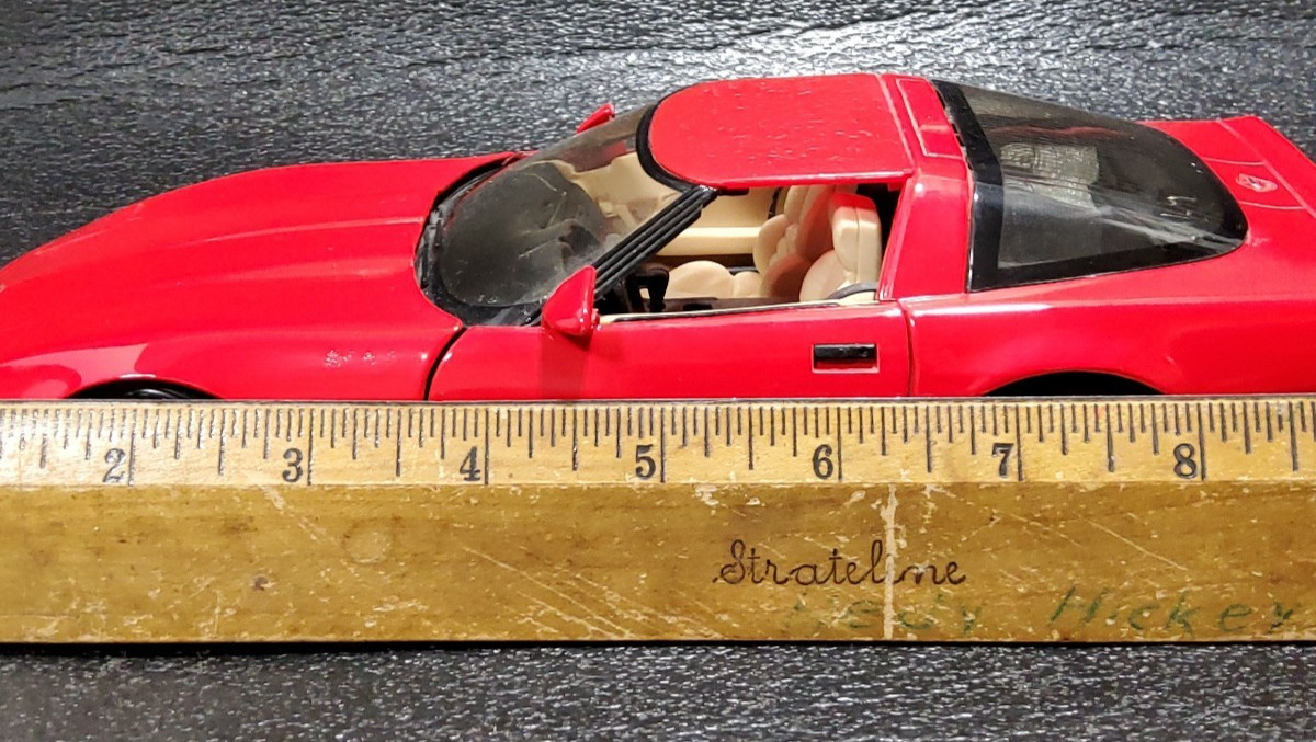 1992 Chevrolet Corvette, Maisto Red No Box Very Dusty 1/18 Scale