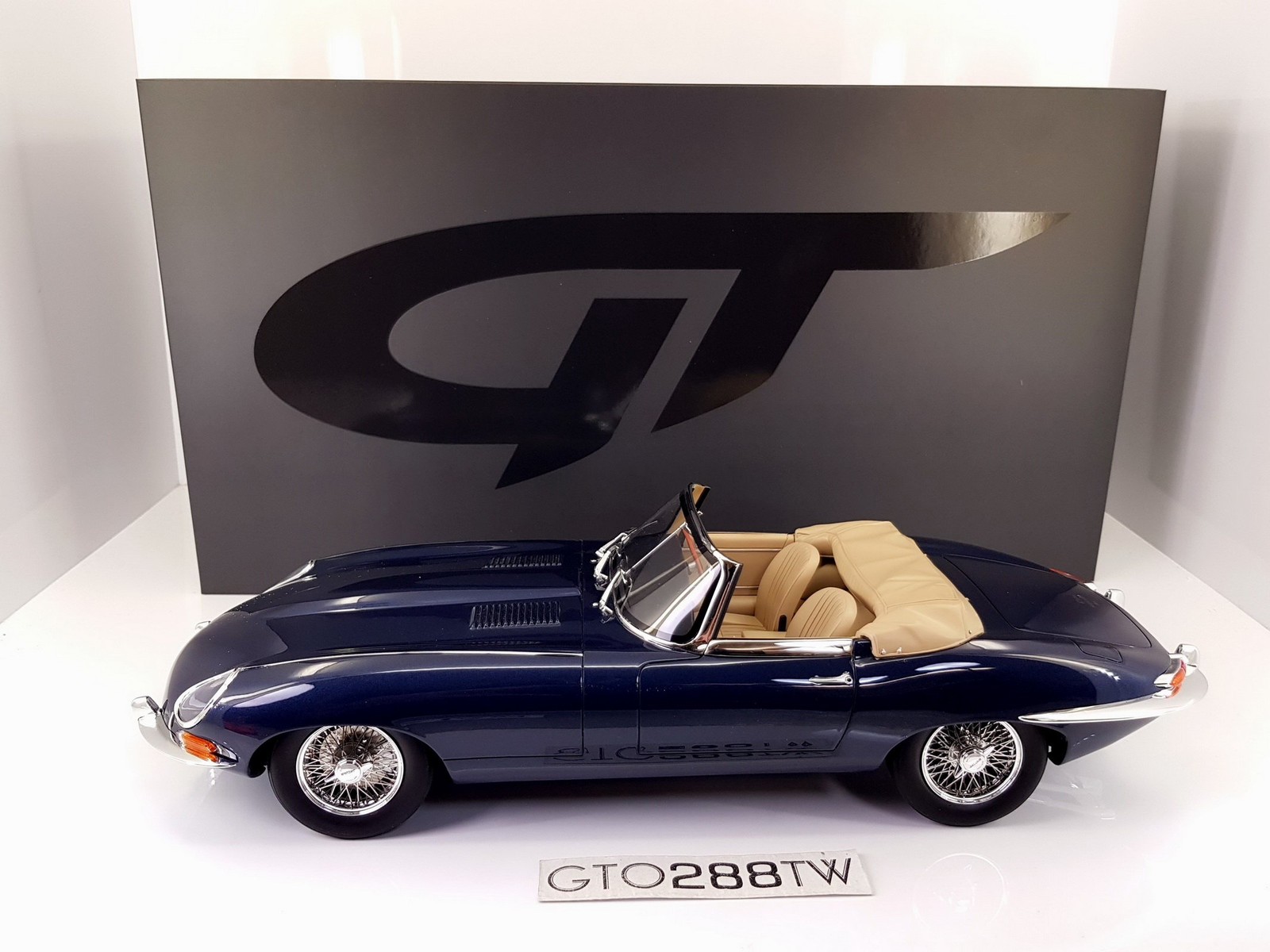 GT Spirit 1:12 scale Jaguar E Type Roadster/Cabriolet Dark Blue Metallic (GT219)