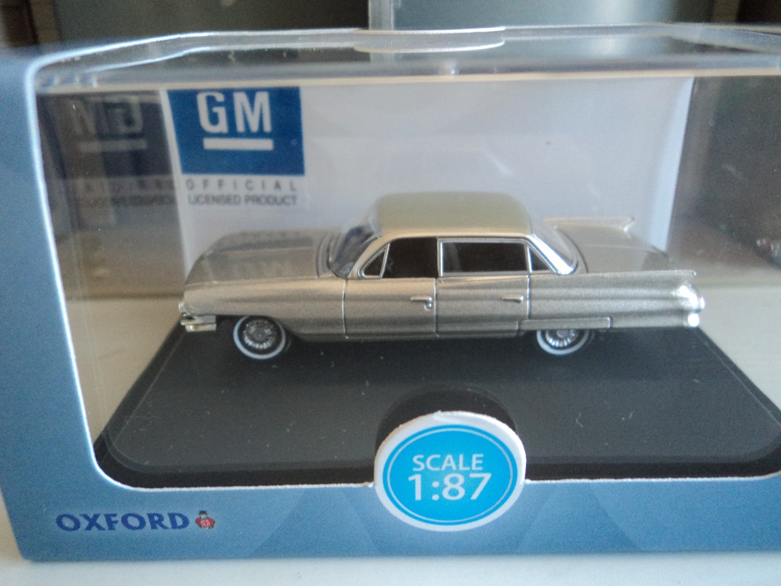 Oxford 1961 CADILLAC SEDAN DeVILLE Aspen Gold 1/87 HO diecast car GM
